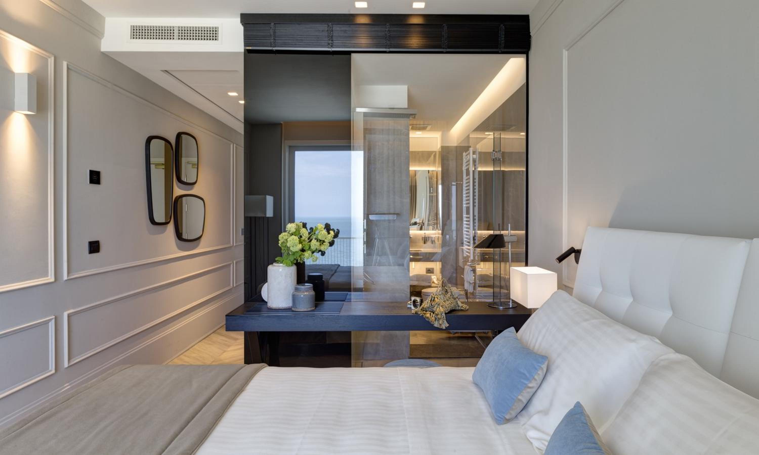Queen Room with Sea View - Photo 6