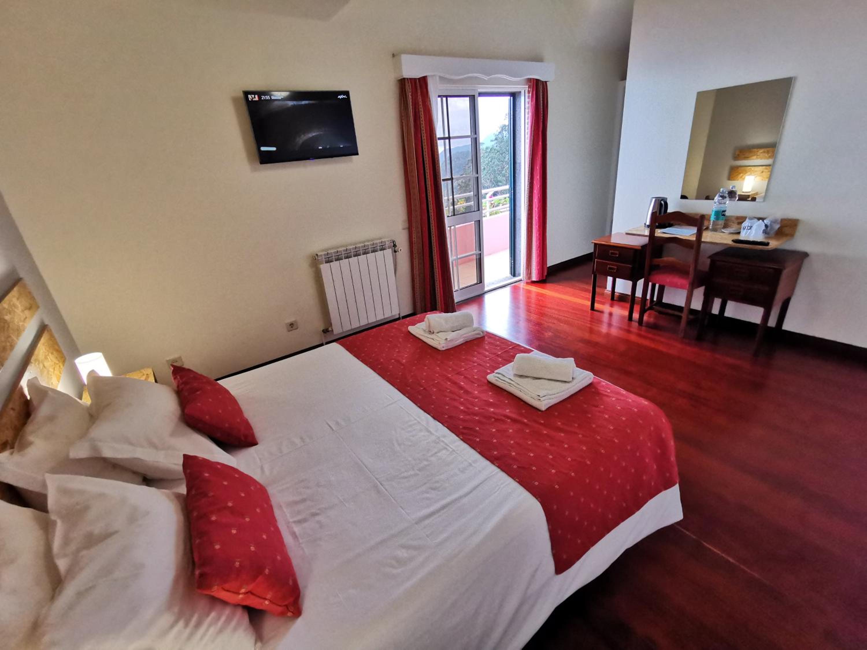 Double Room with Balcony and Sea View - Photo 10
