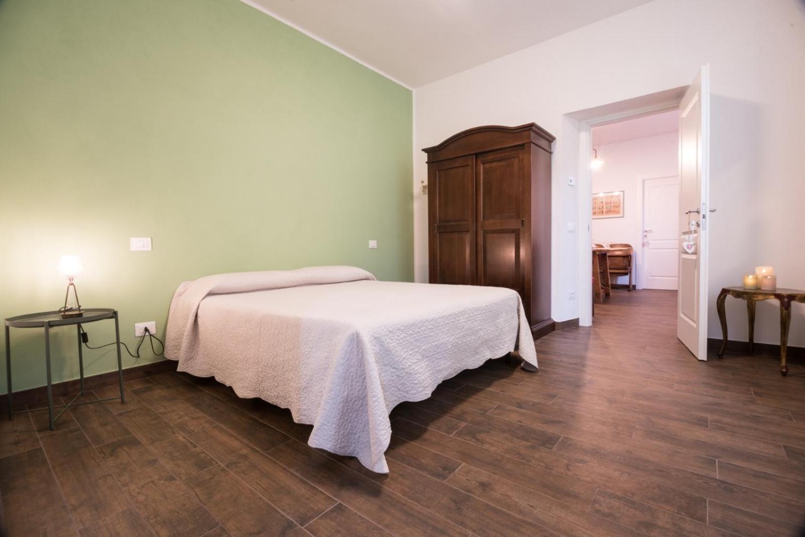 Large Double Room - Photo 2