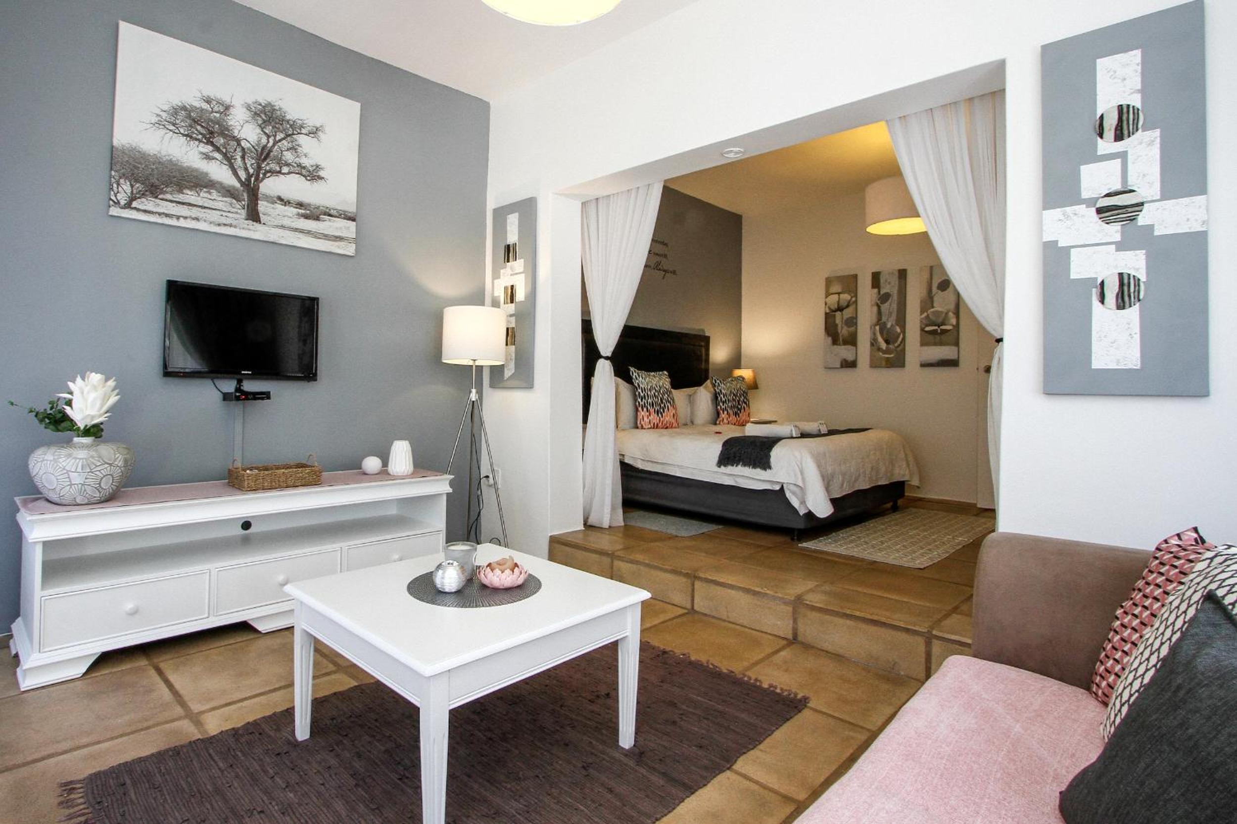 King Room with Balcony photo 2