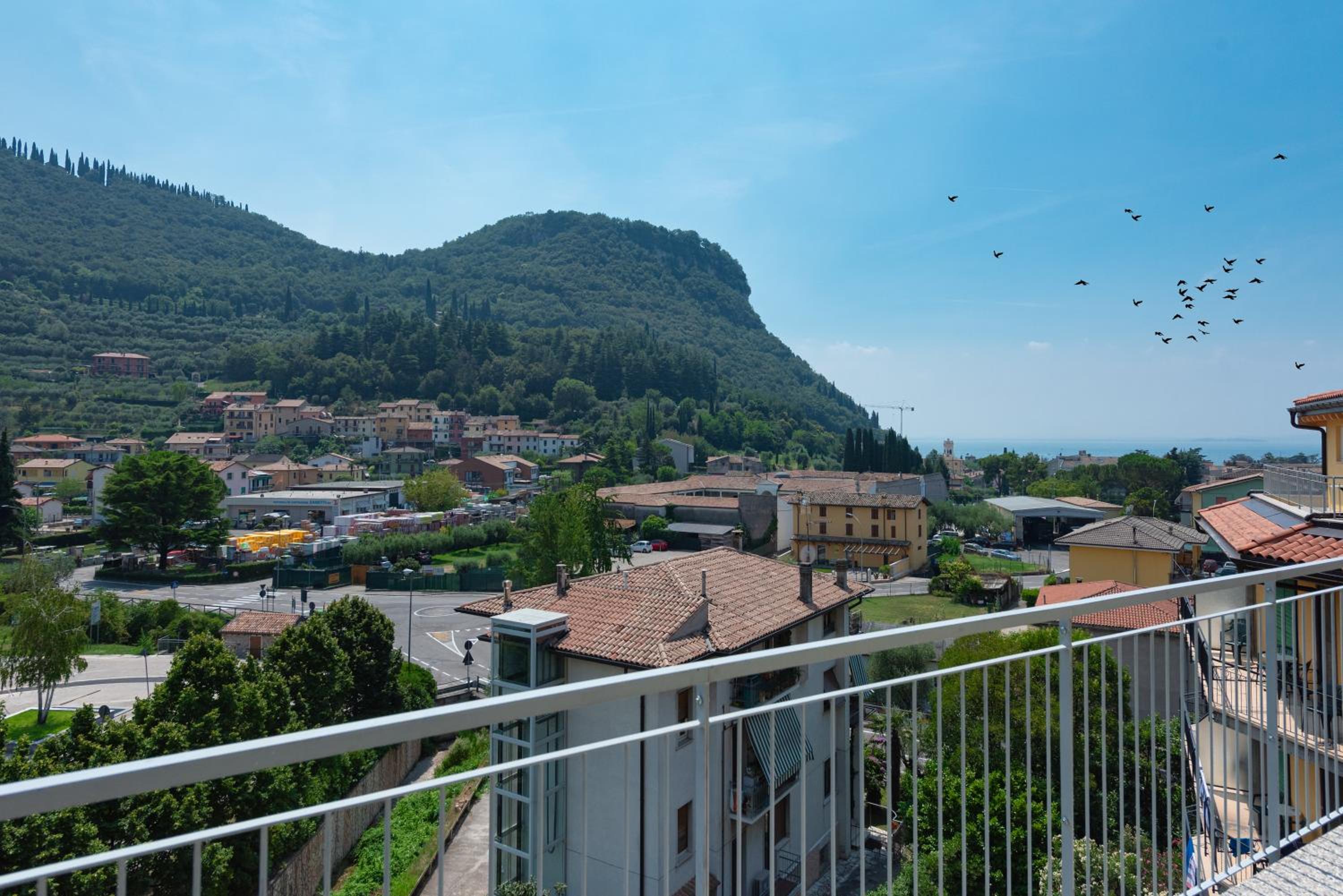 Superior Double Room with Partial Lake View - Photo 3