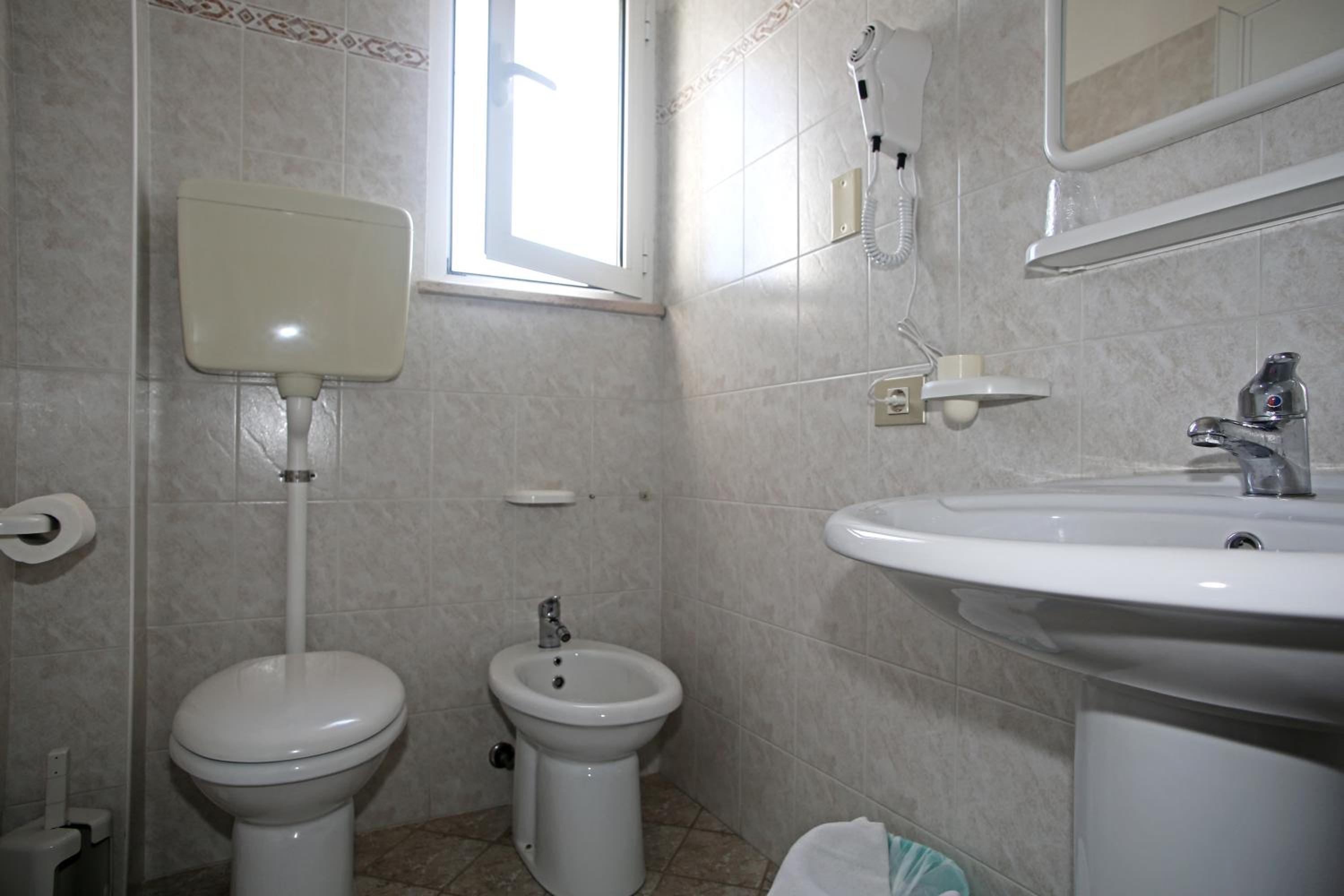 Double or Twin Room photo 3