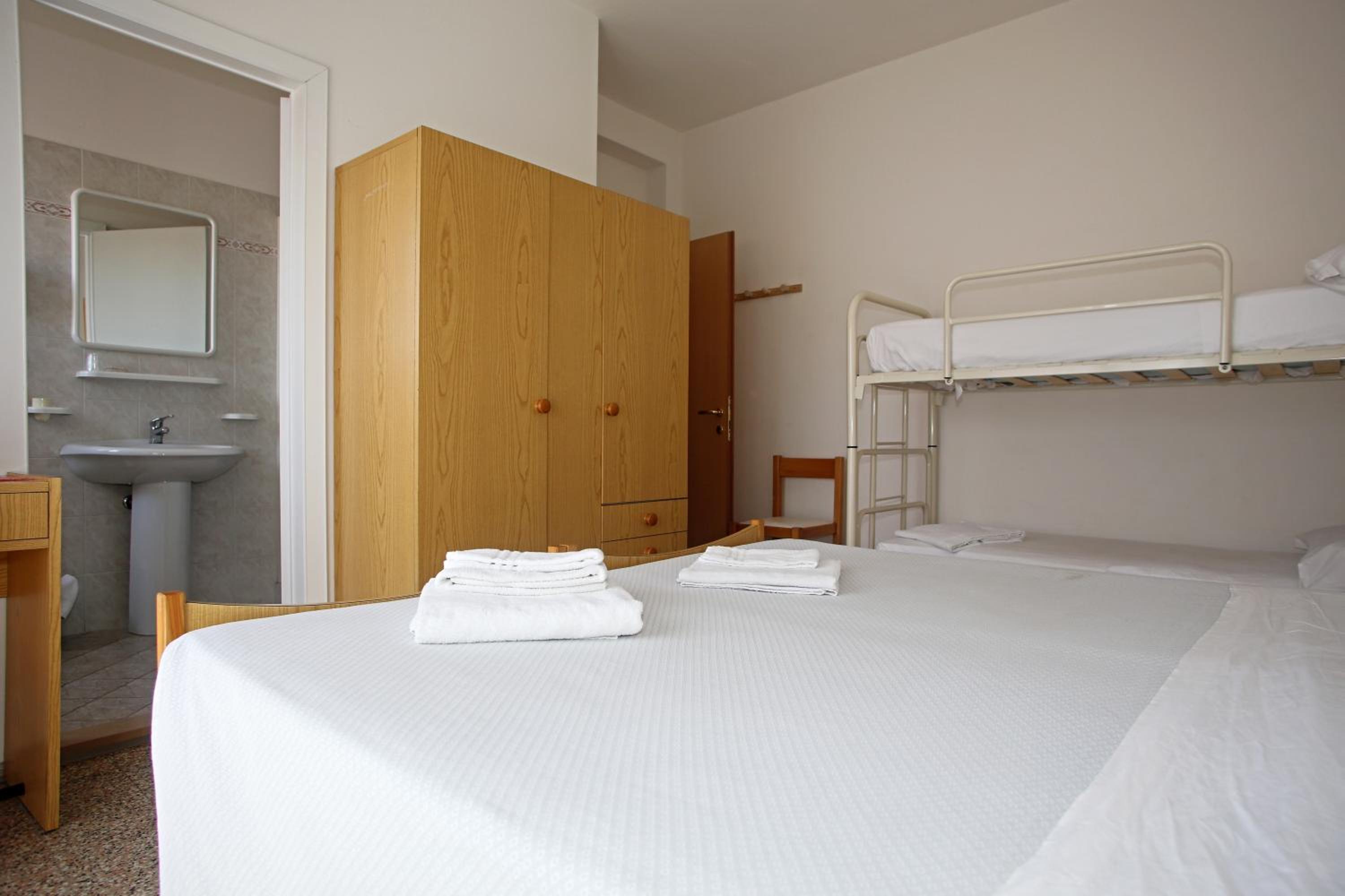 Triple Room photo 2