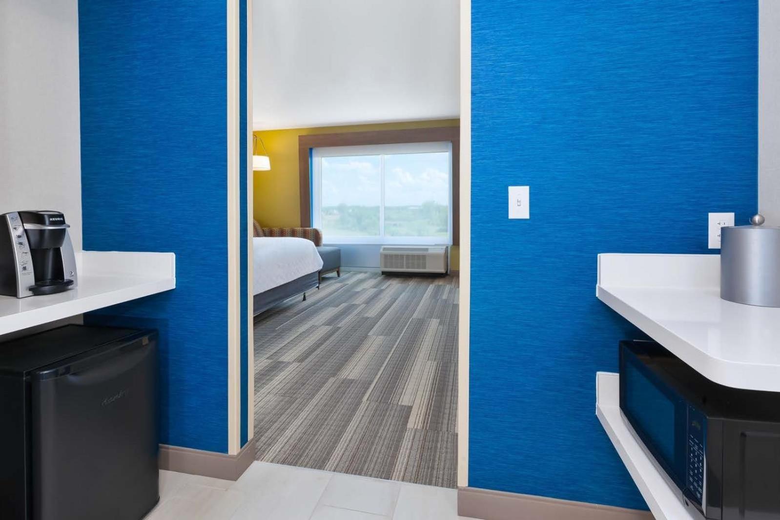 King Room - Mobility Access/Hearing Accessible - Photo 4