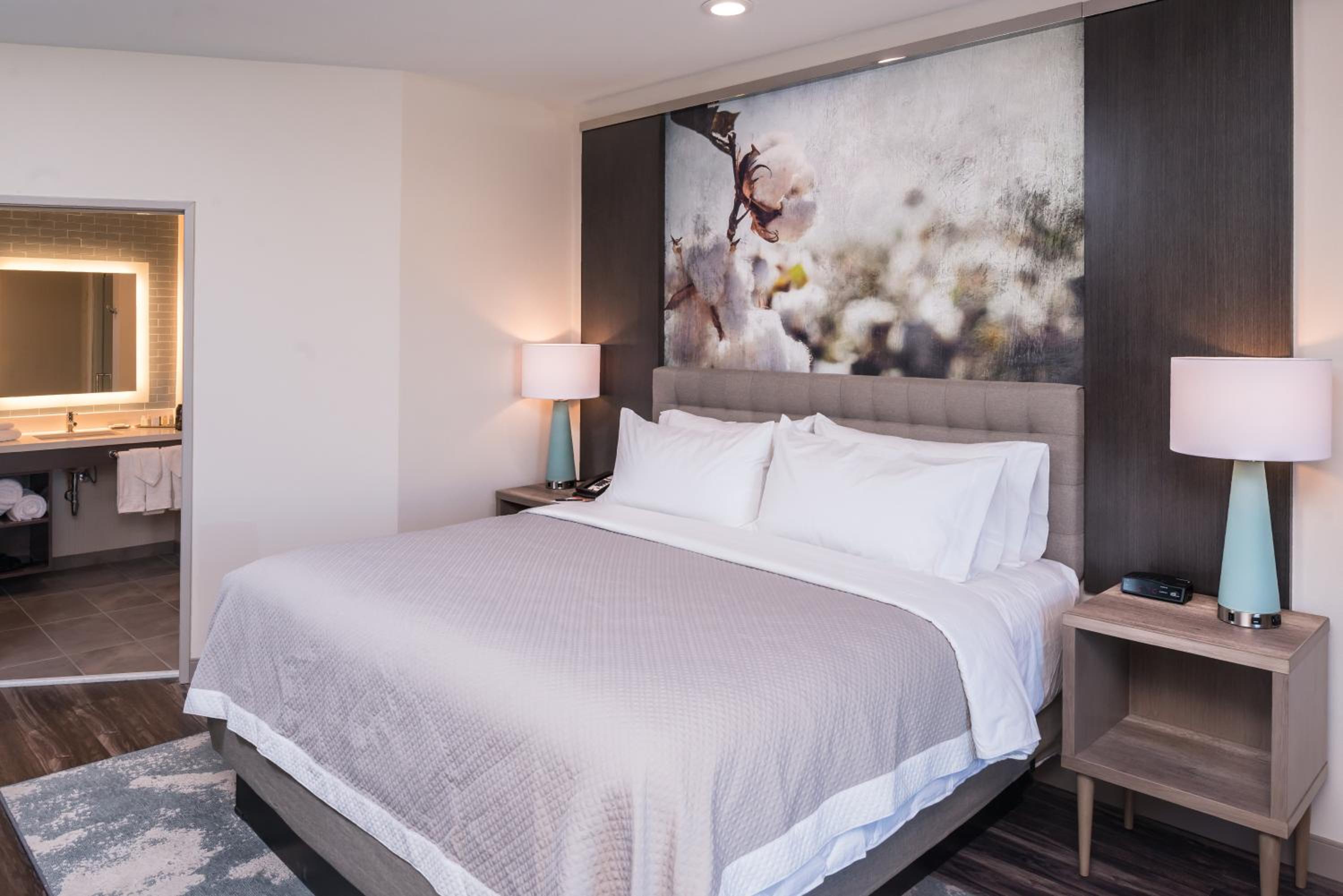 Standard King Room photo 3