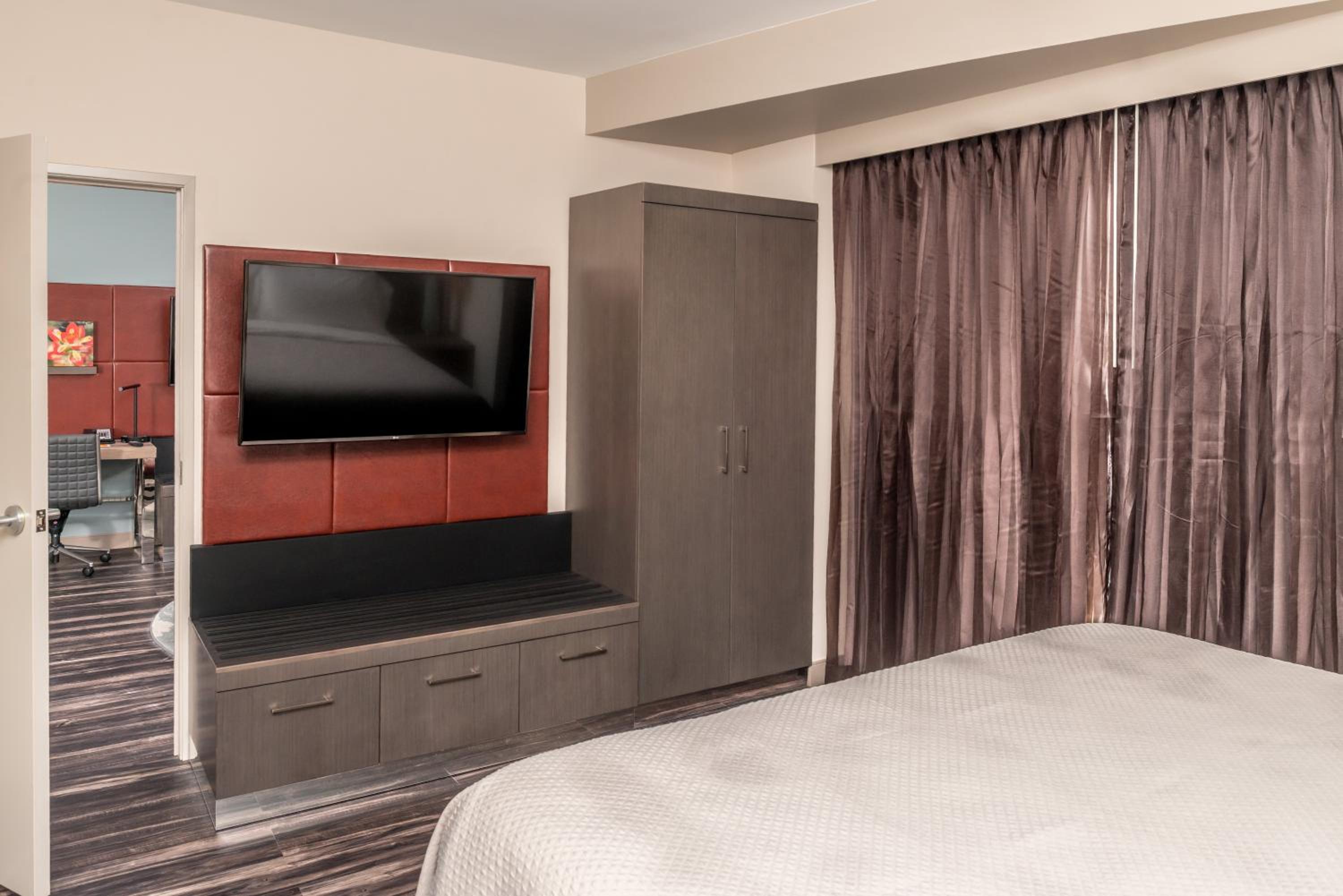 Suite - Hearing Accessible - Non-Smoking photo 3