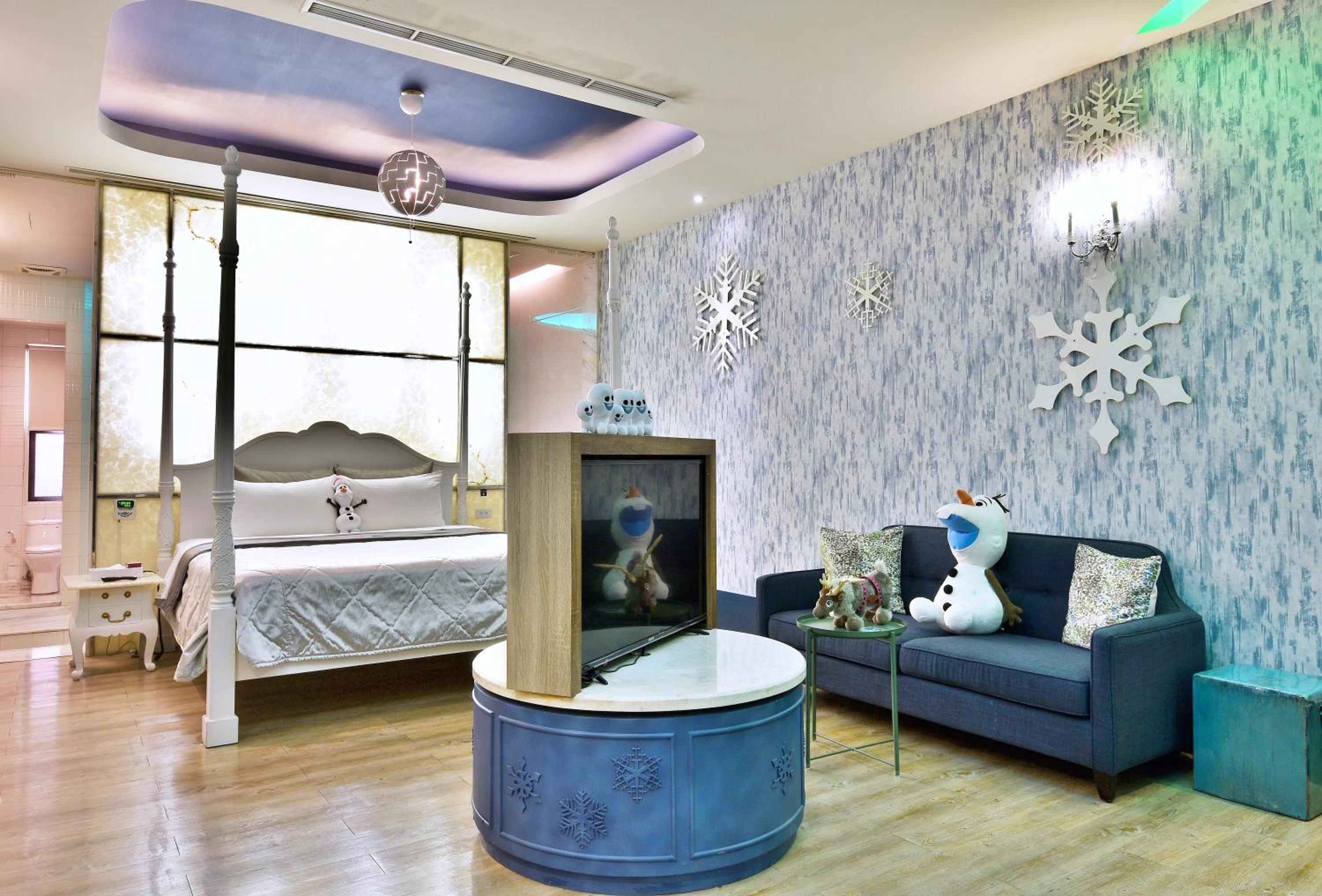 Family Room photo 3