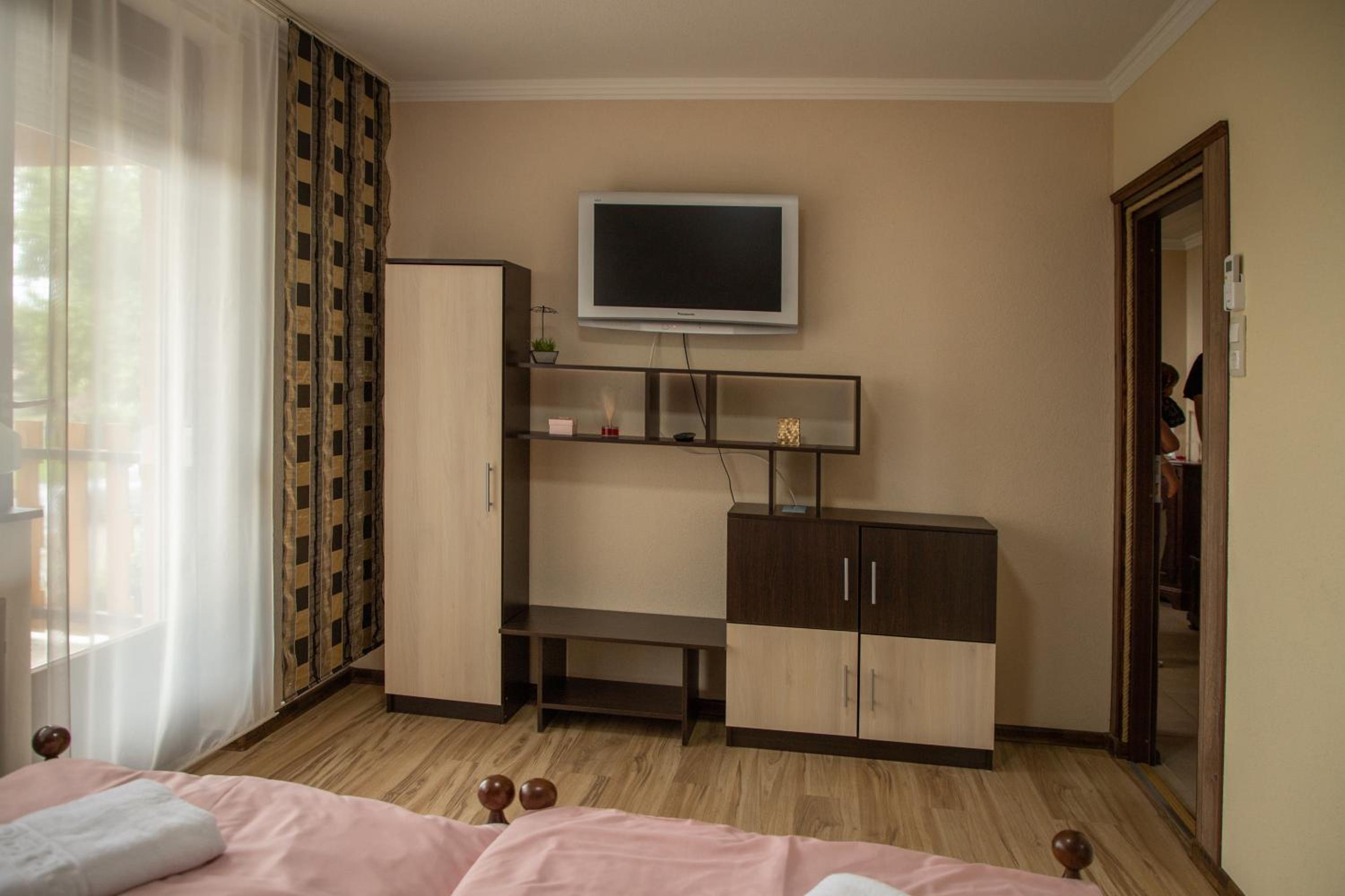 Deluxe Double or Twin Room with Balcony - Photo 3