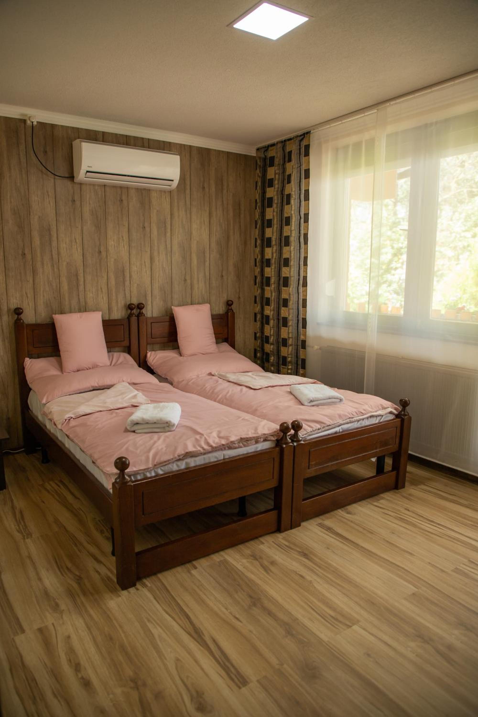Deluxe Double or Twin Room with Balcony - Photo 8