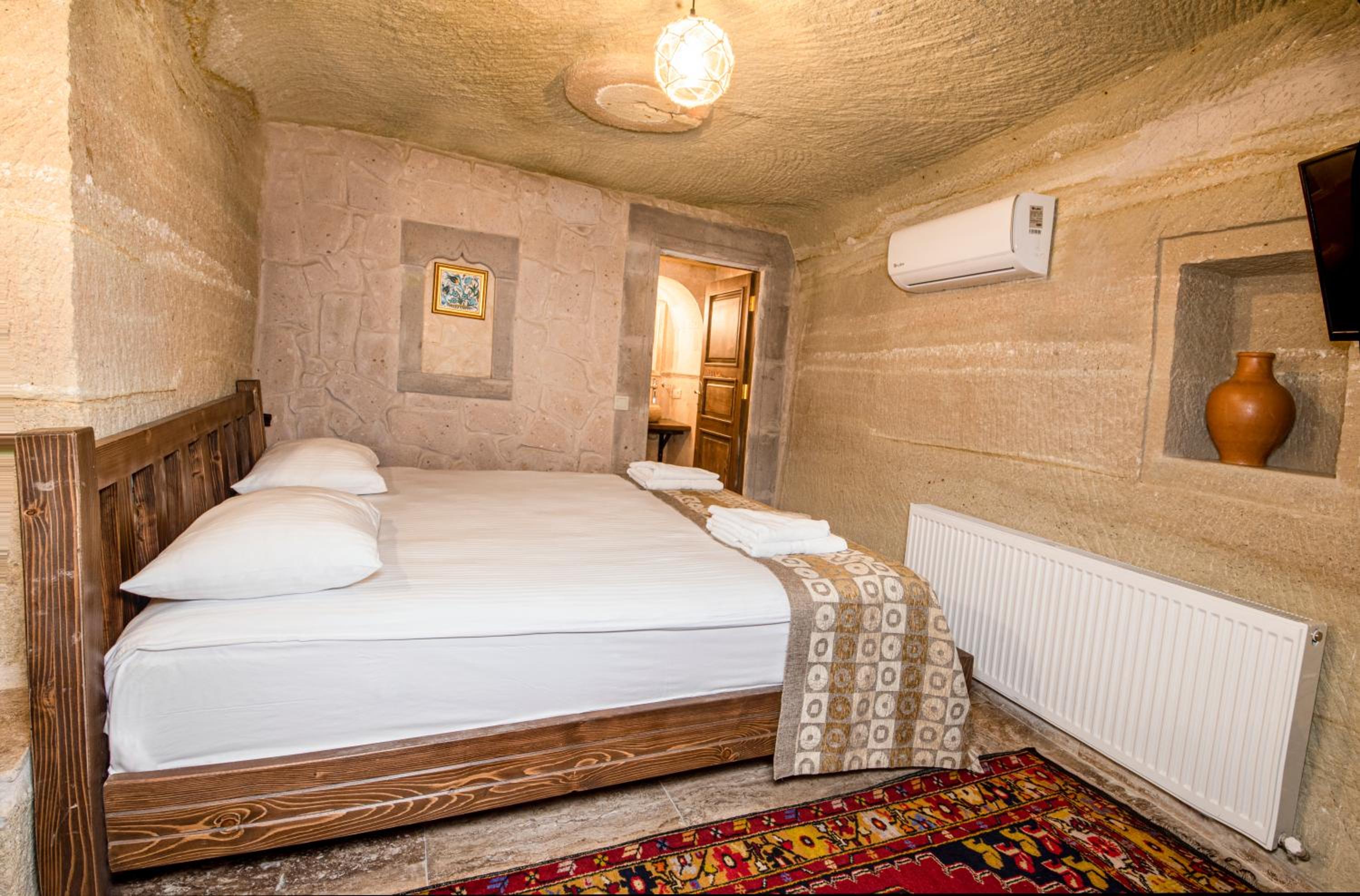 Double Room - Photo 8