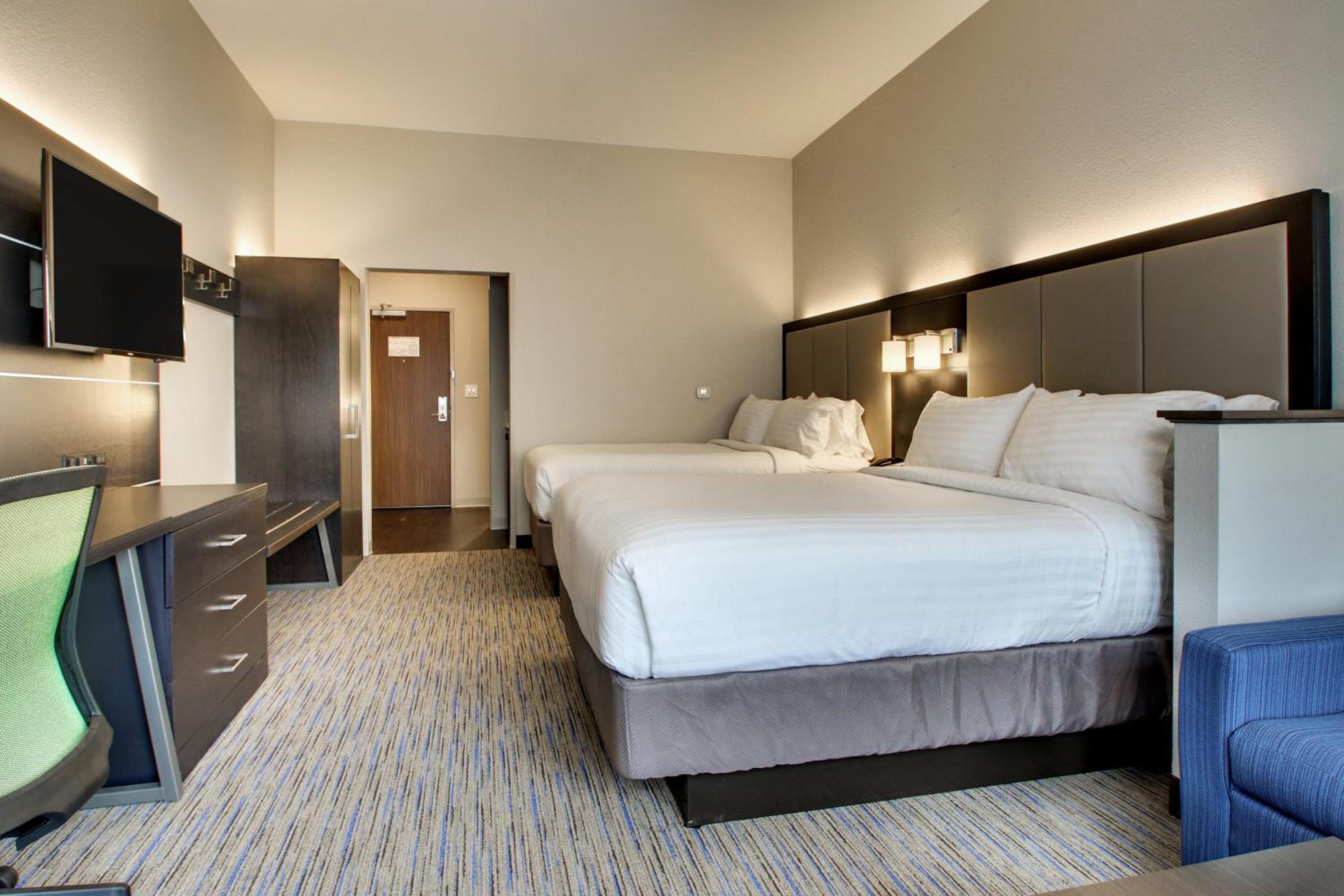 Standard Queen Room with Two Queen Beds