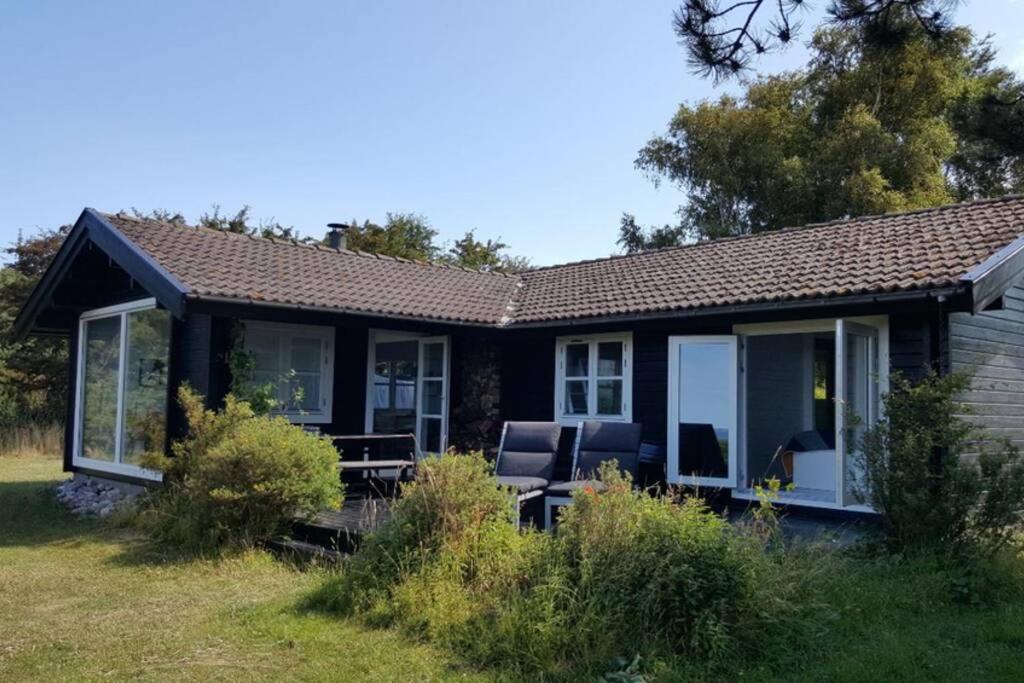 Three-Bedroom House photo 3