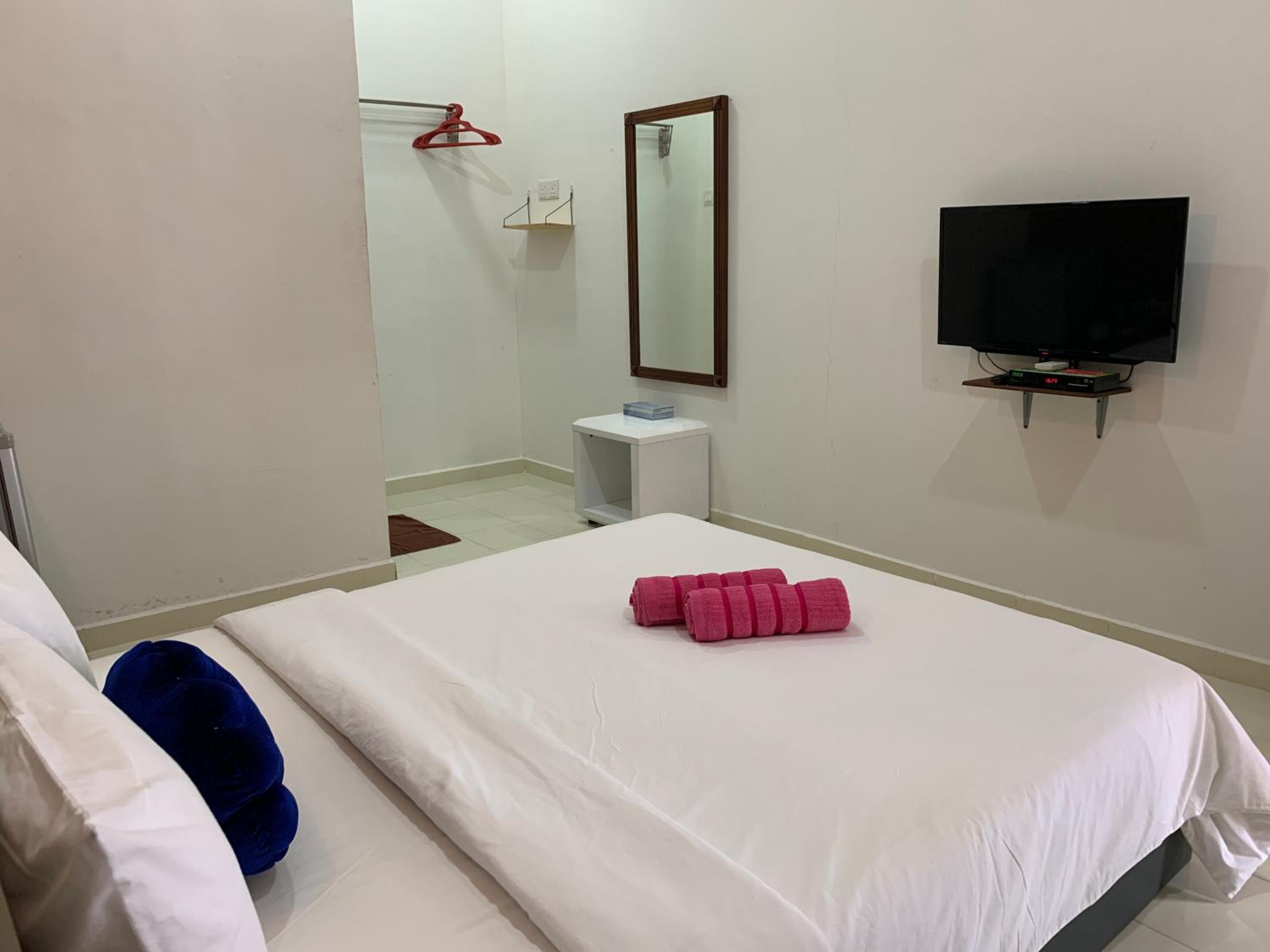 Standard Queen Room