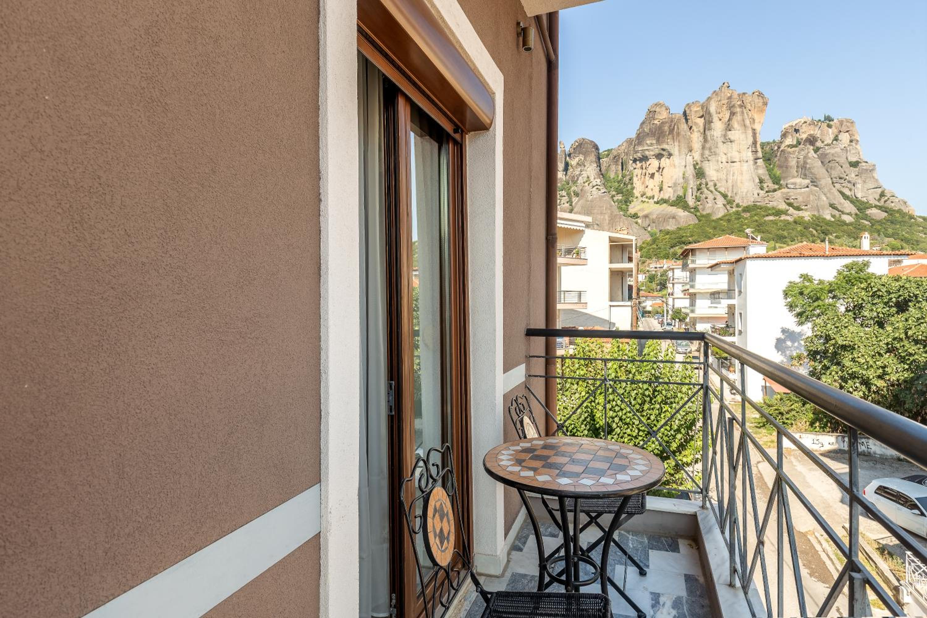 Double Room with Meteora View - Photo 4