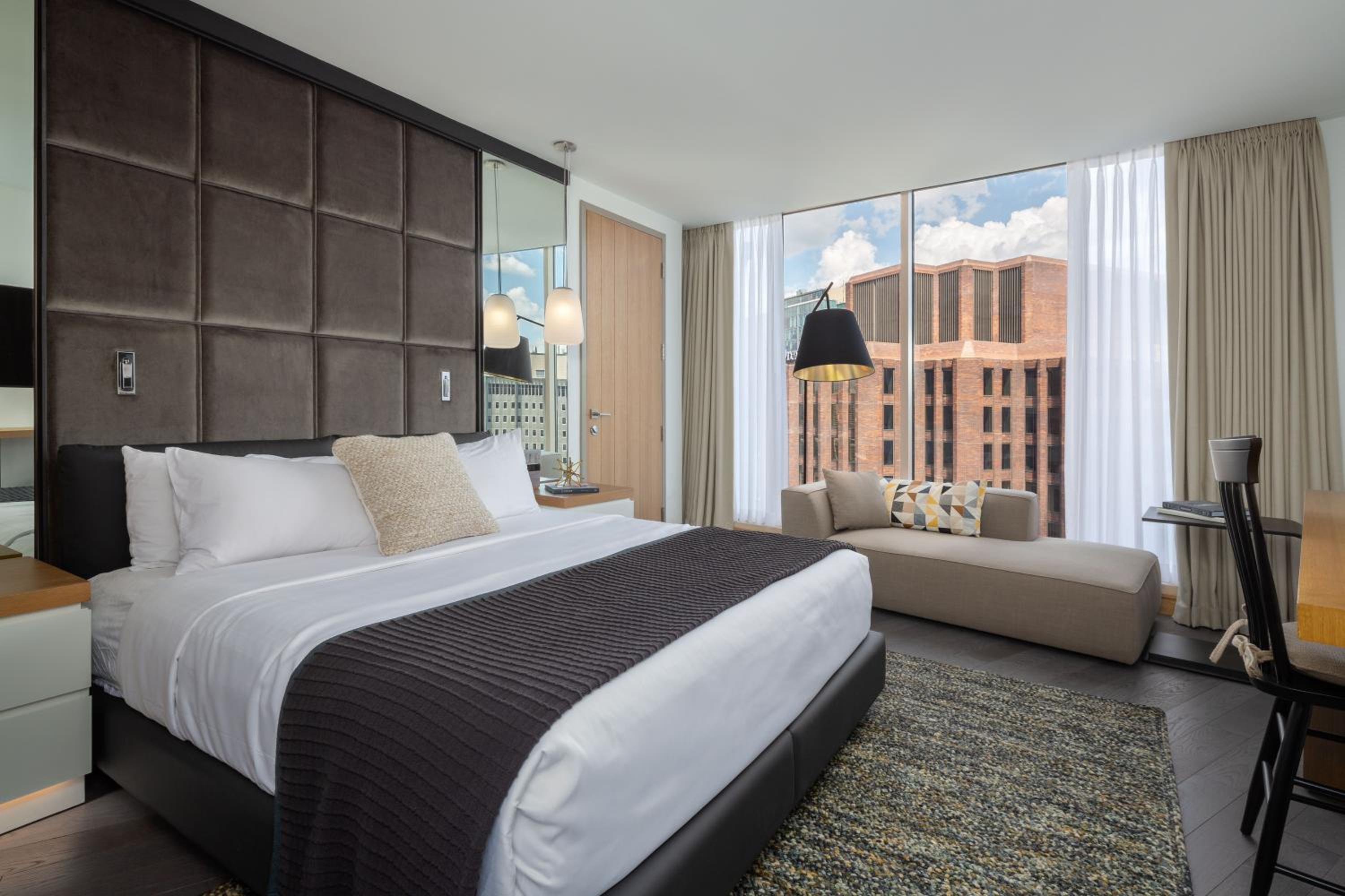 Skyline Club Level King Suite