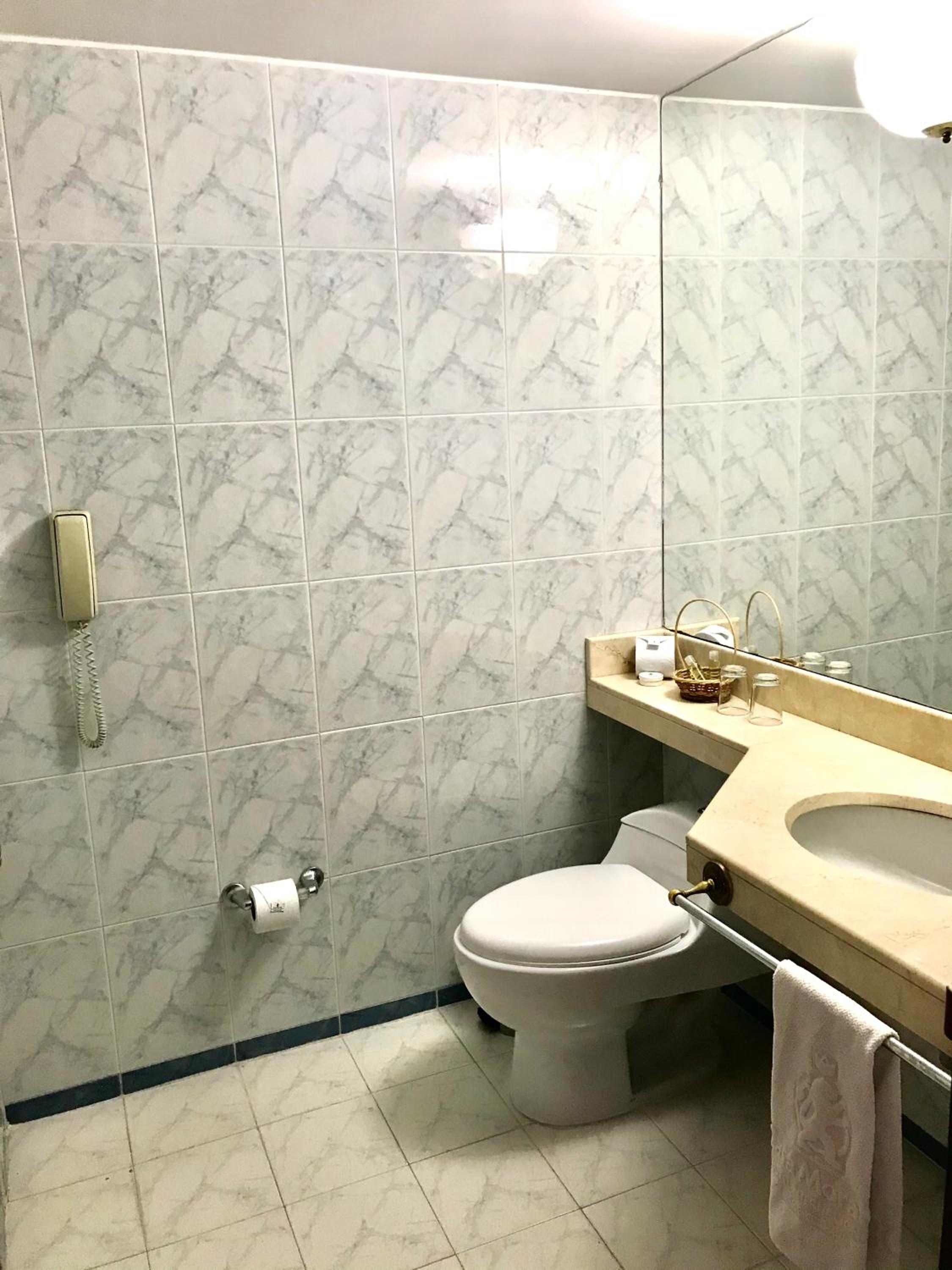 Standard Queen Room photo 3