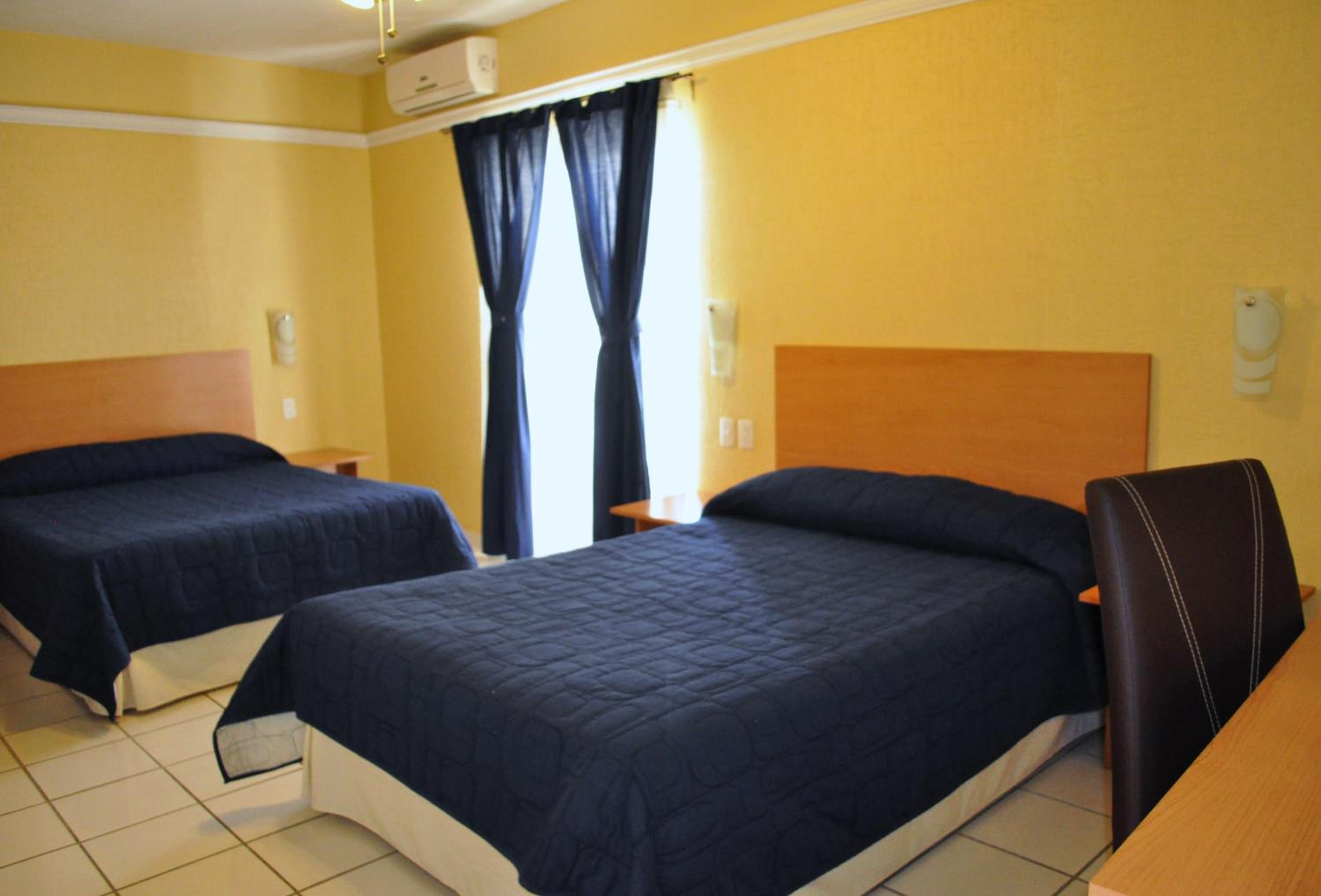 Double Room with Two Double Beds - Photo 4