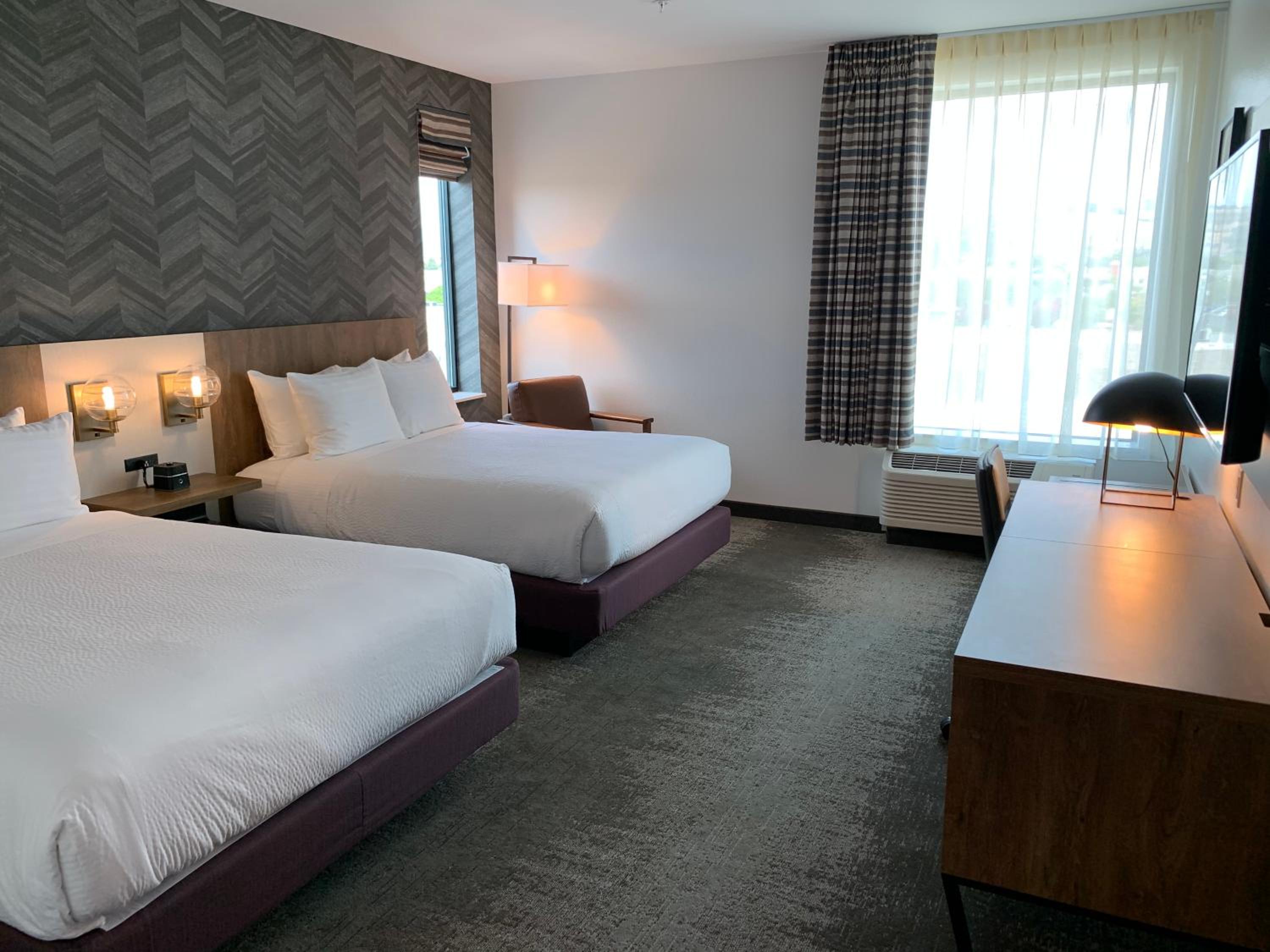 Queen Room with Two Queen Beds - Mobility Access/Non-Smoking - Photo 7