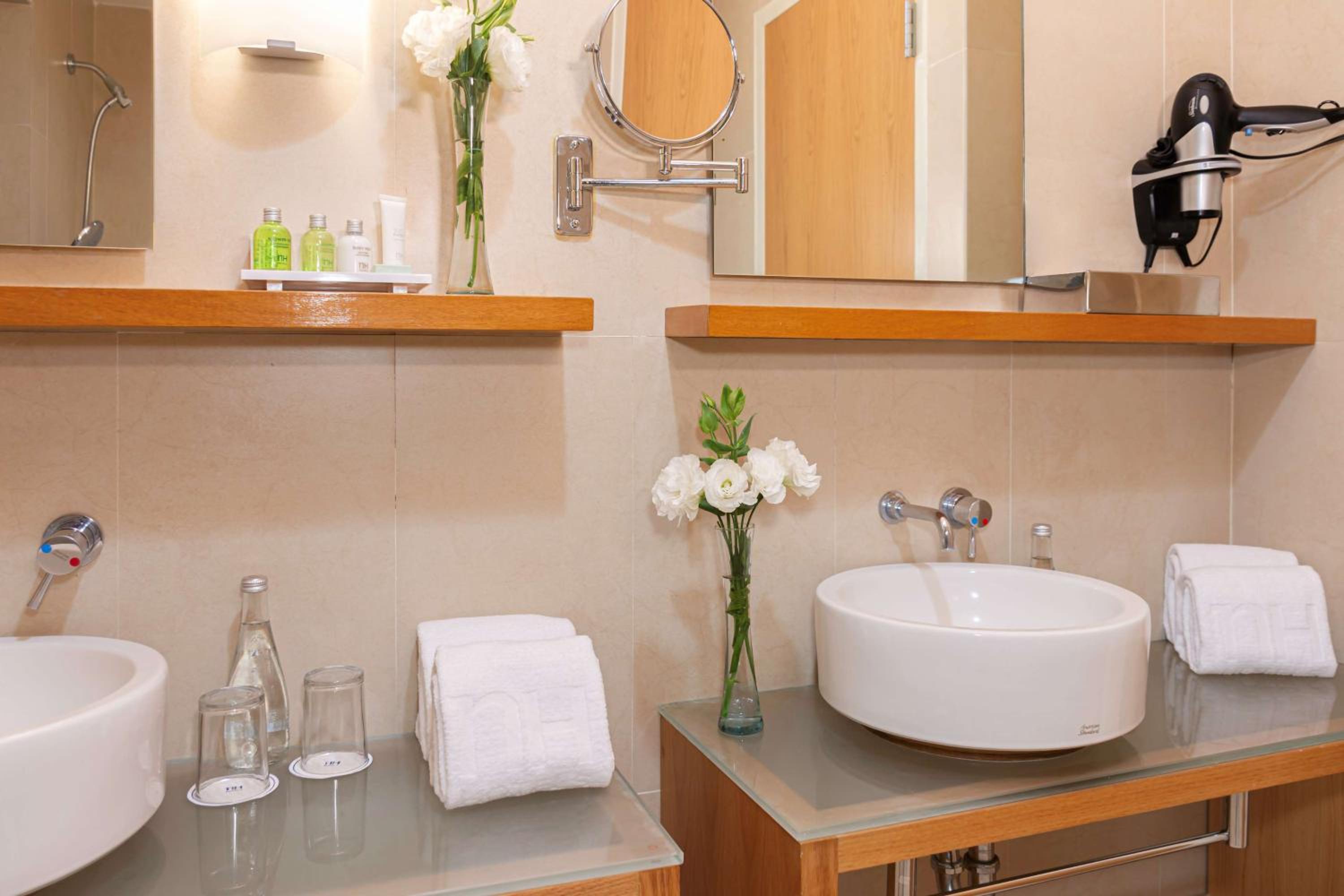 Standard Double or Twin Room - Photo 2