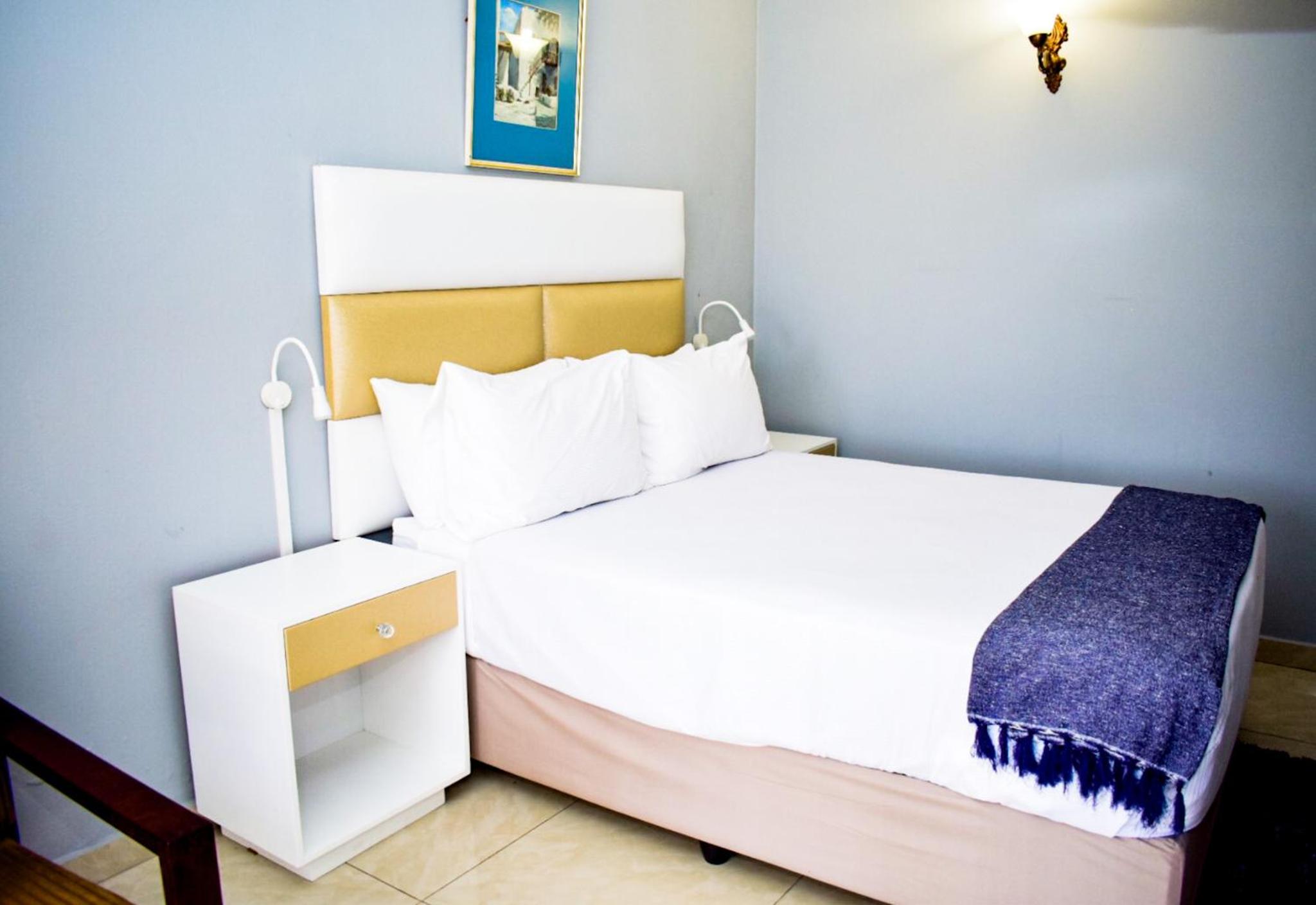 Deluxe Double Room - Photo 9