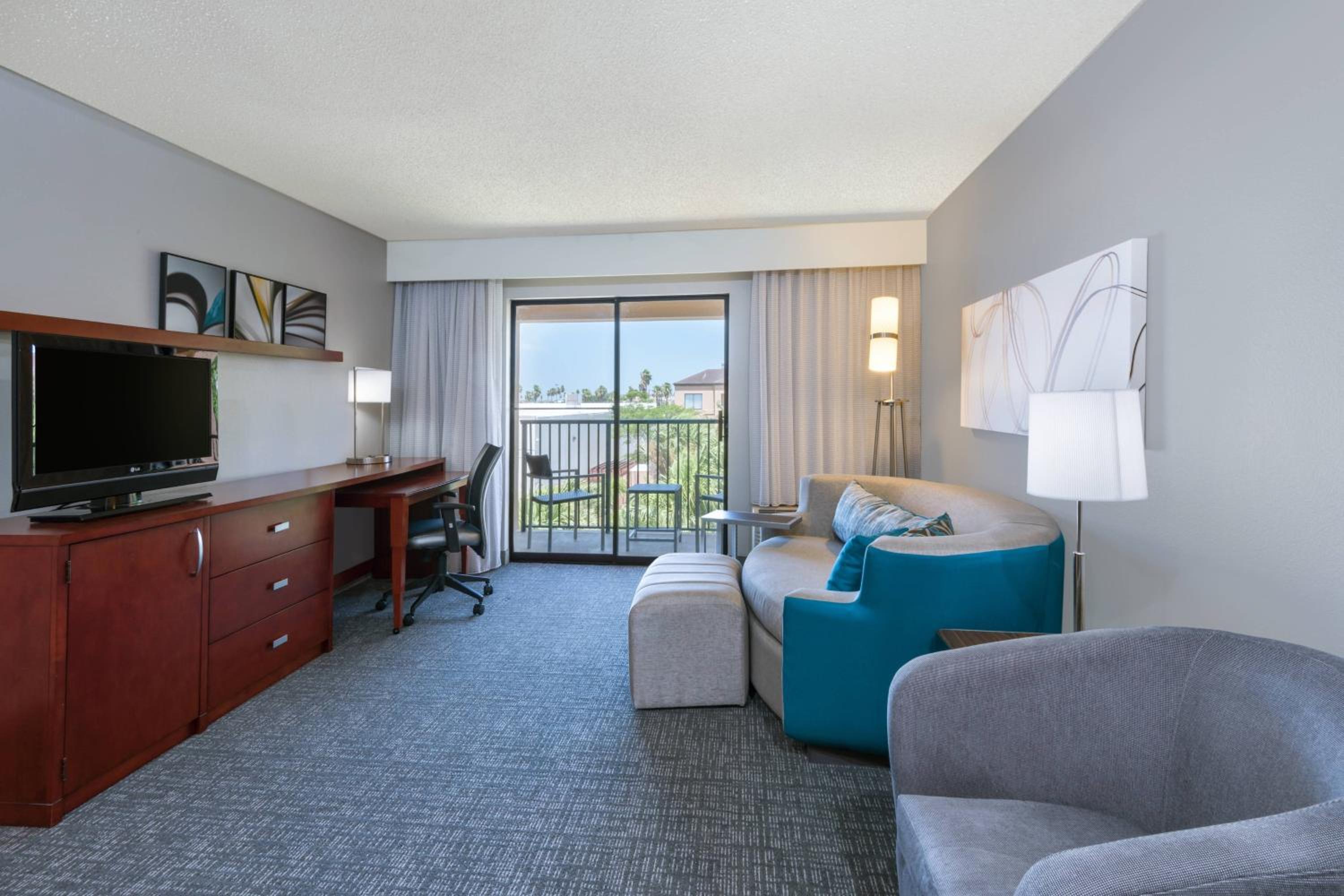 One-Bedroom King Suite with Bathtub and Sofa Bed - Mobility Access/Hearing Accessible