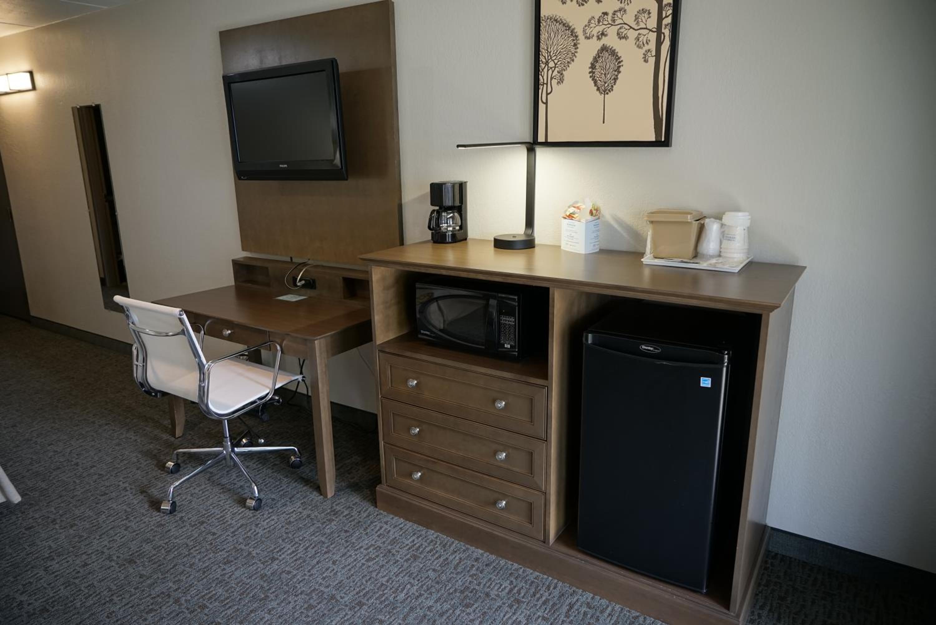 King Room - Non-Smoking - Photo 3