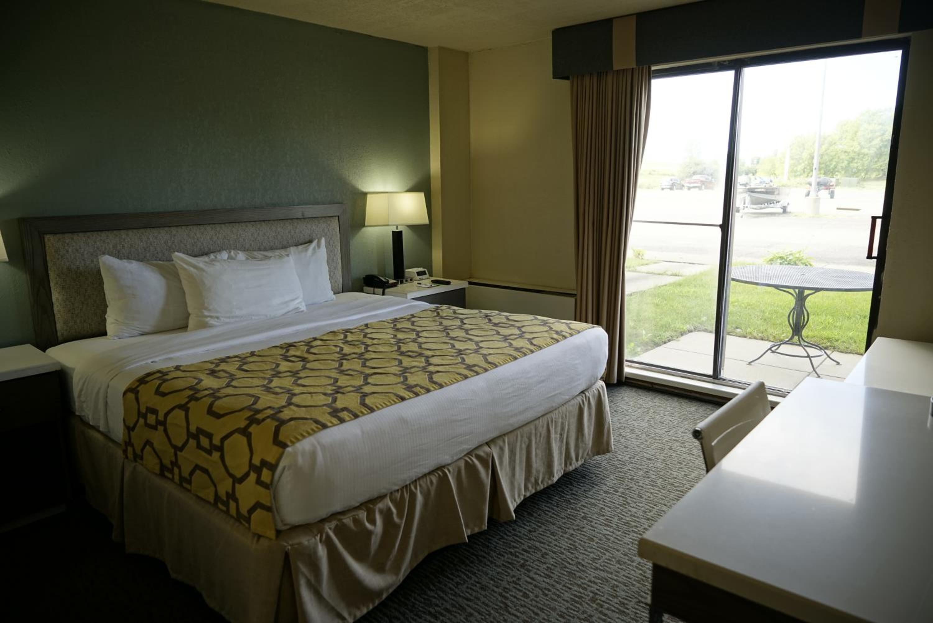One-Bedroom Superior King Suite - Non-Smoking - Photo 5