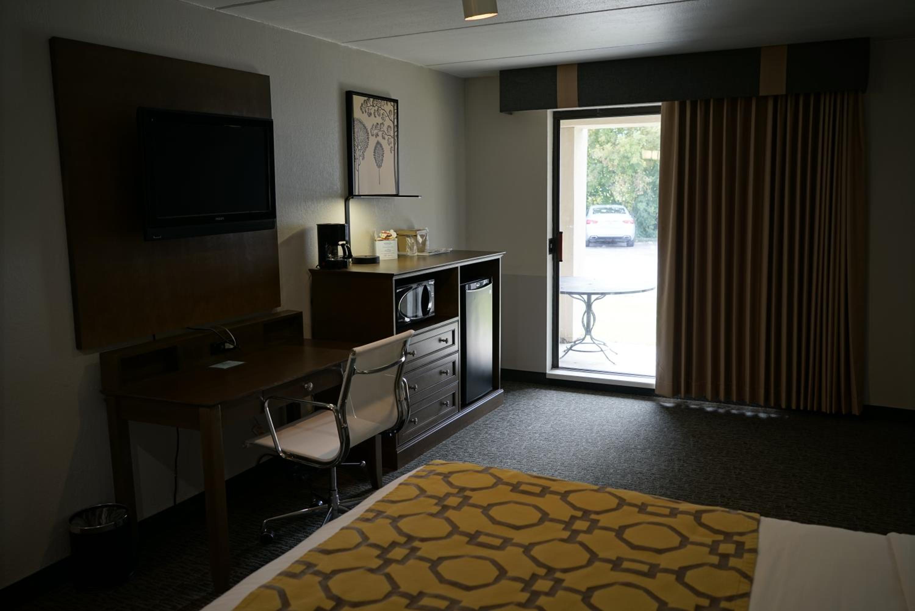 King Room with Pool View - Non-Smoking - Photo 4