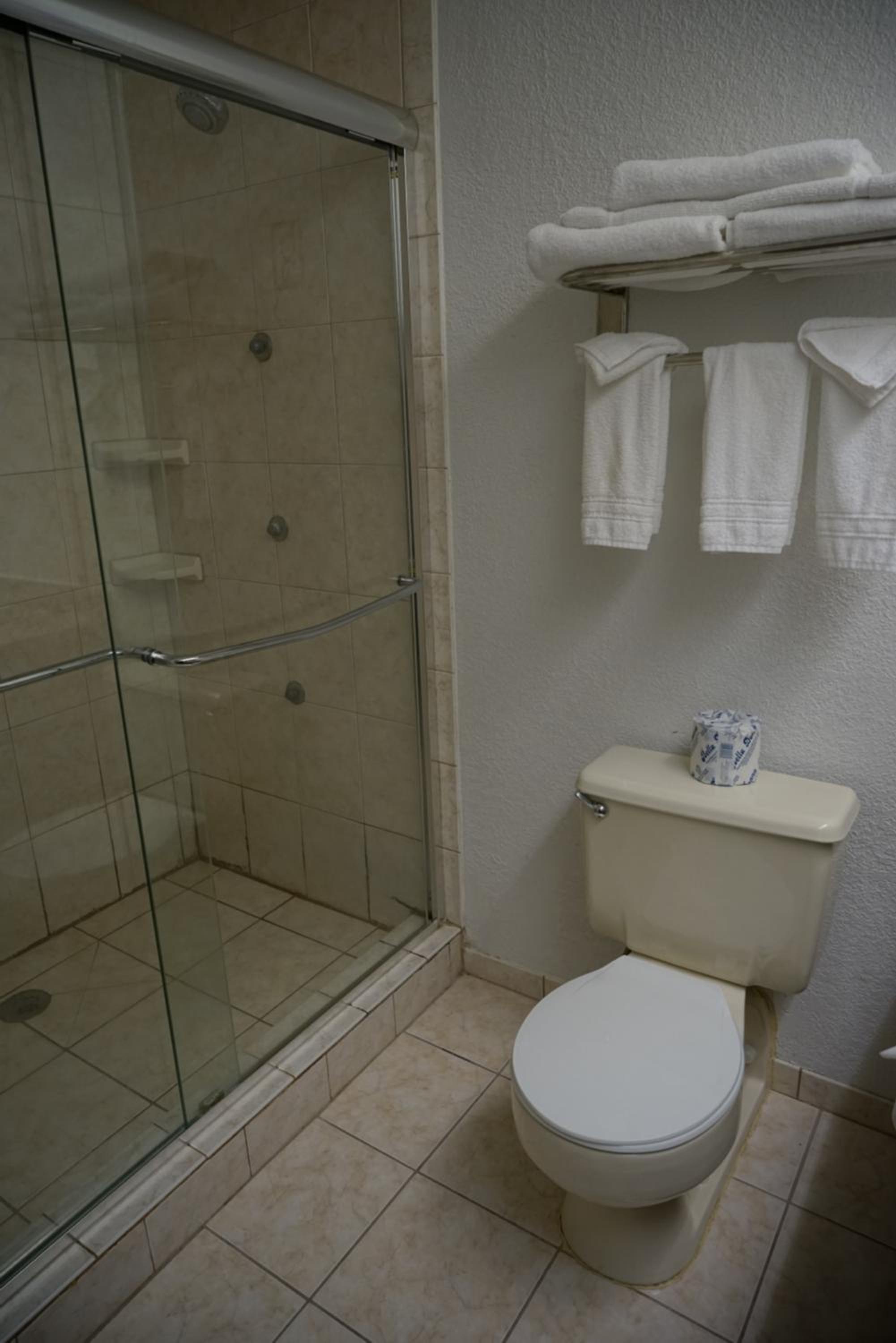 King Room - Non-Smoking - Photo 2
