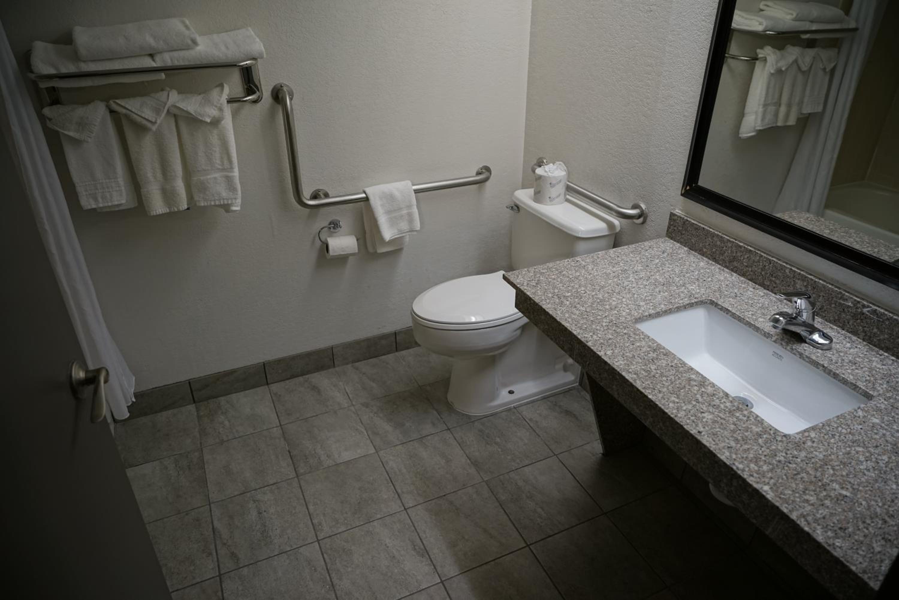 Queen Room - Mobility Access/Non-Smoking - Photo 6