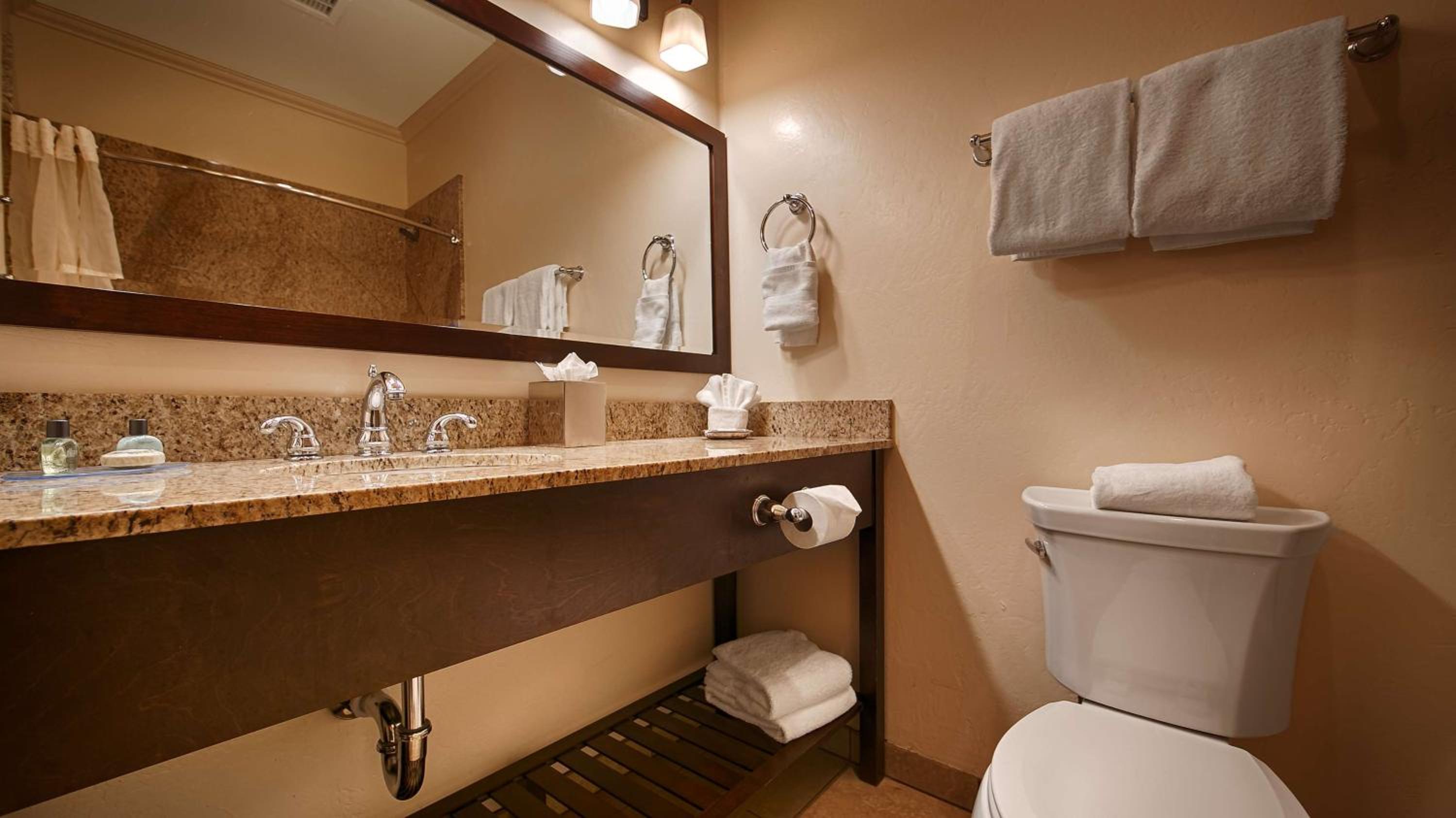 Deluxe King Room - Photo 2