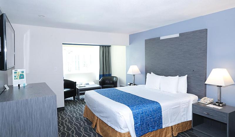 King Room - Non-Smoking photo 2