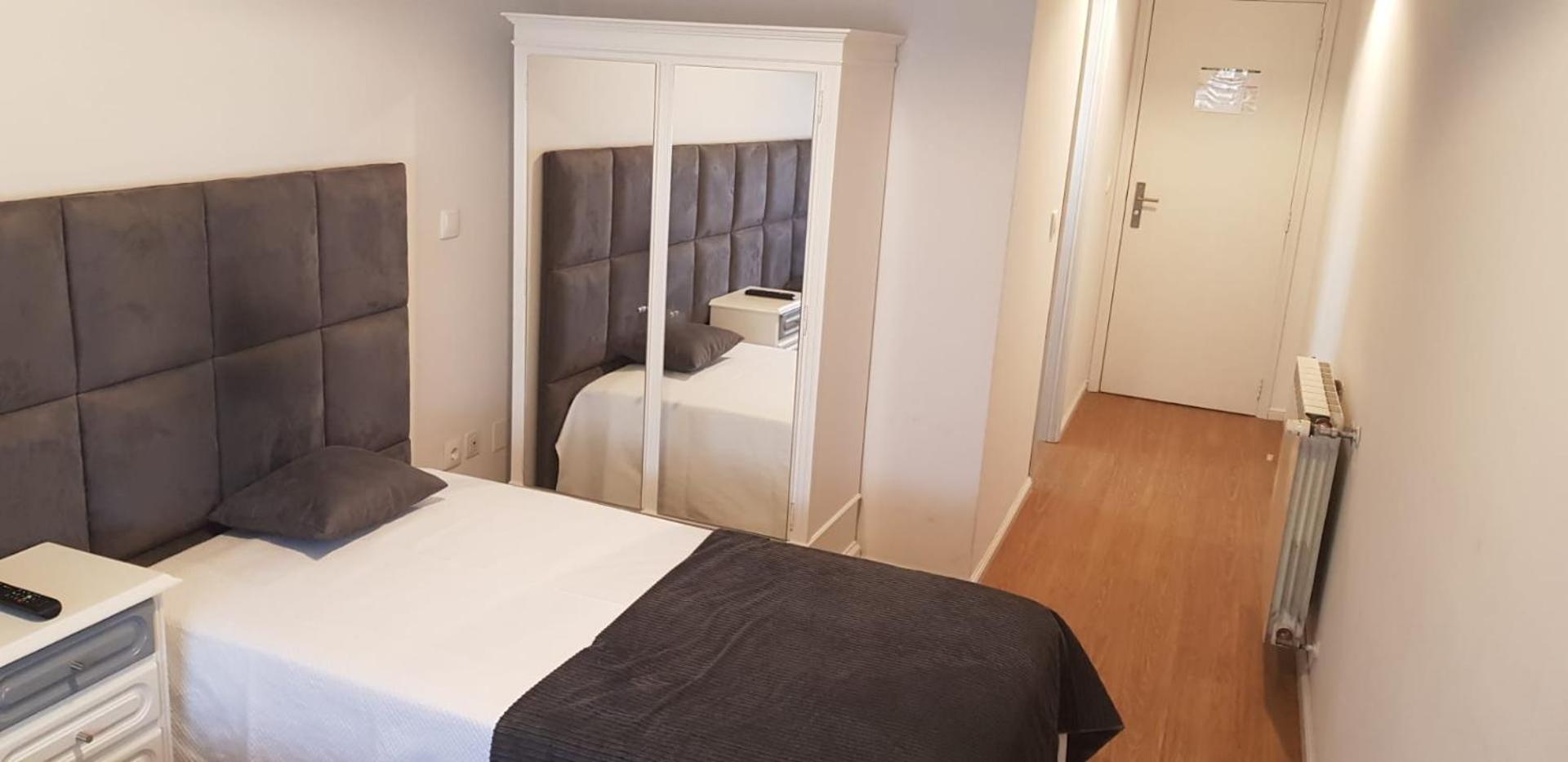 Twin Room with Bathroom - Photo 14