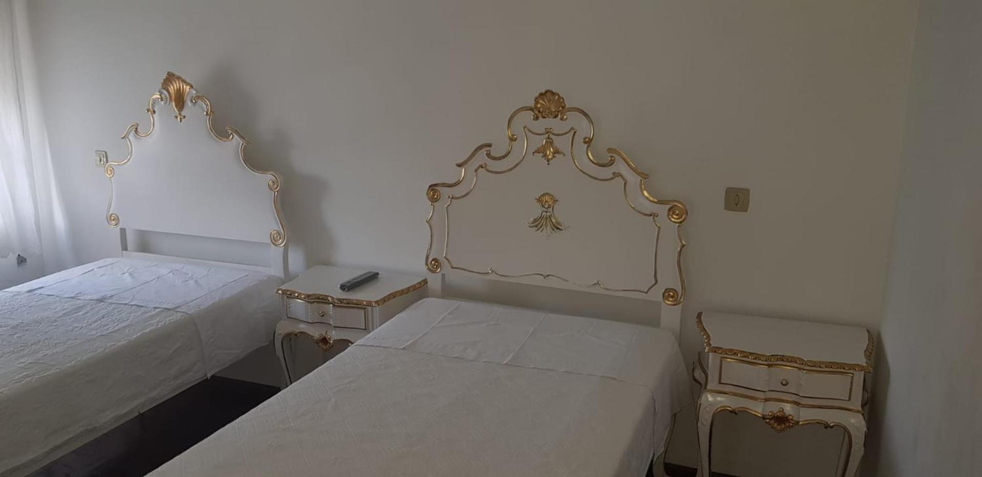 Twin Room with Bathroom - Photo 13