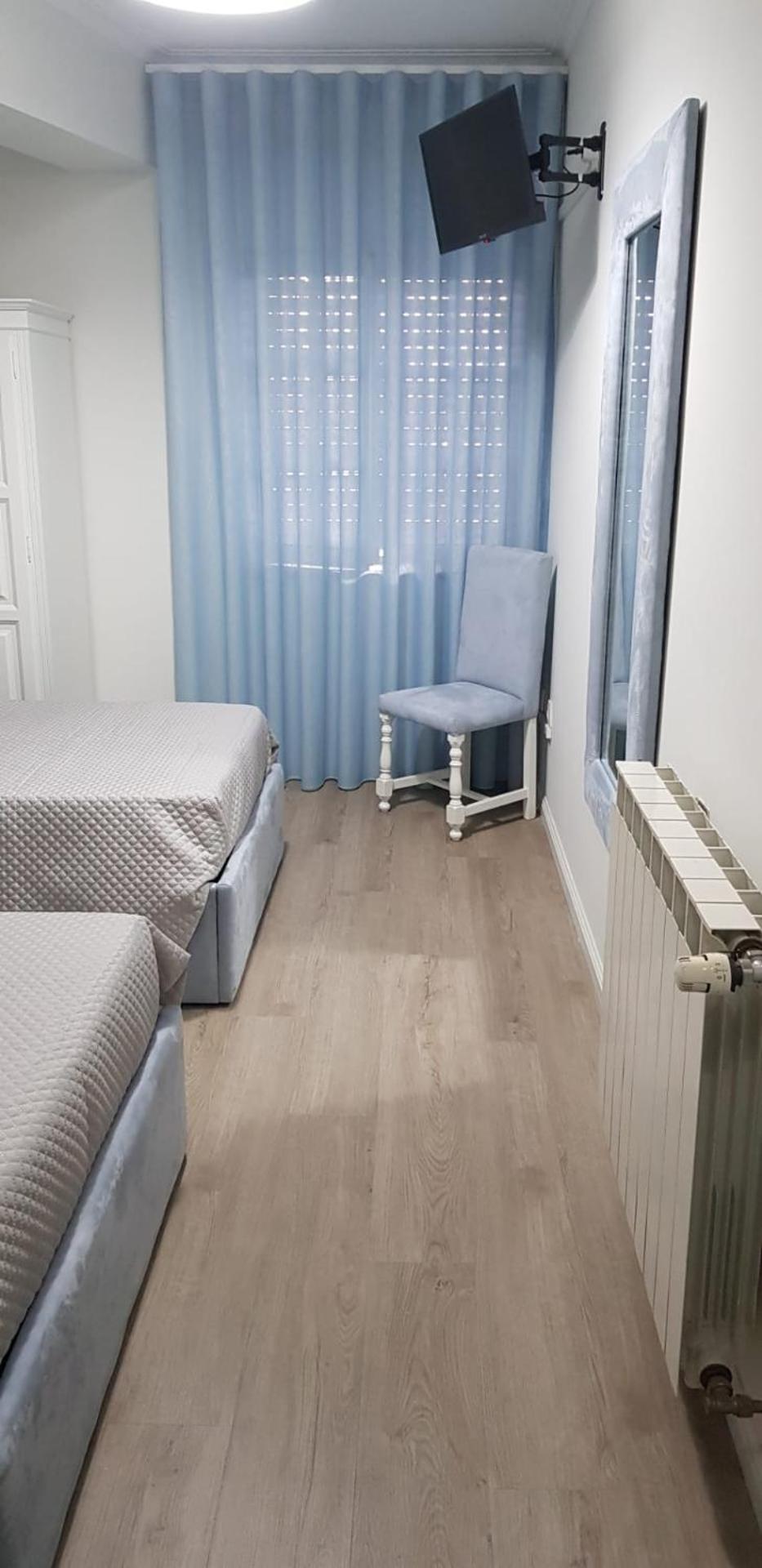 Twin Room with Bathroom - Photo 8