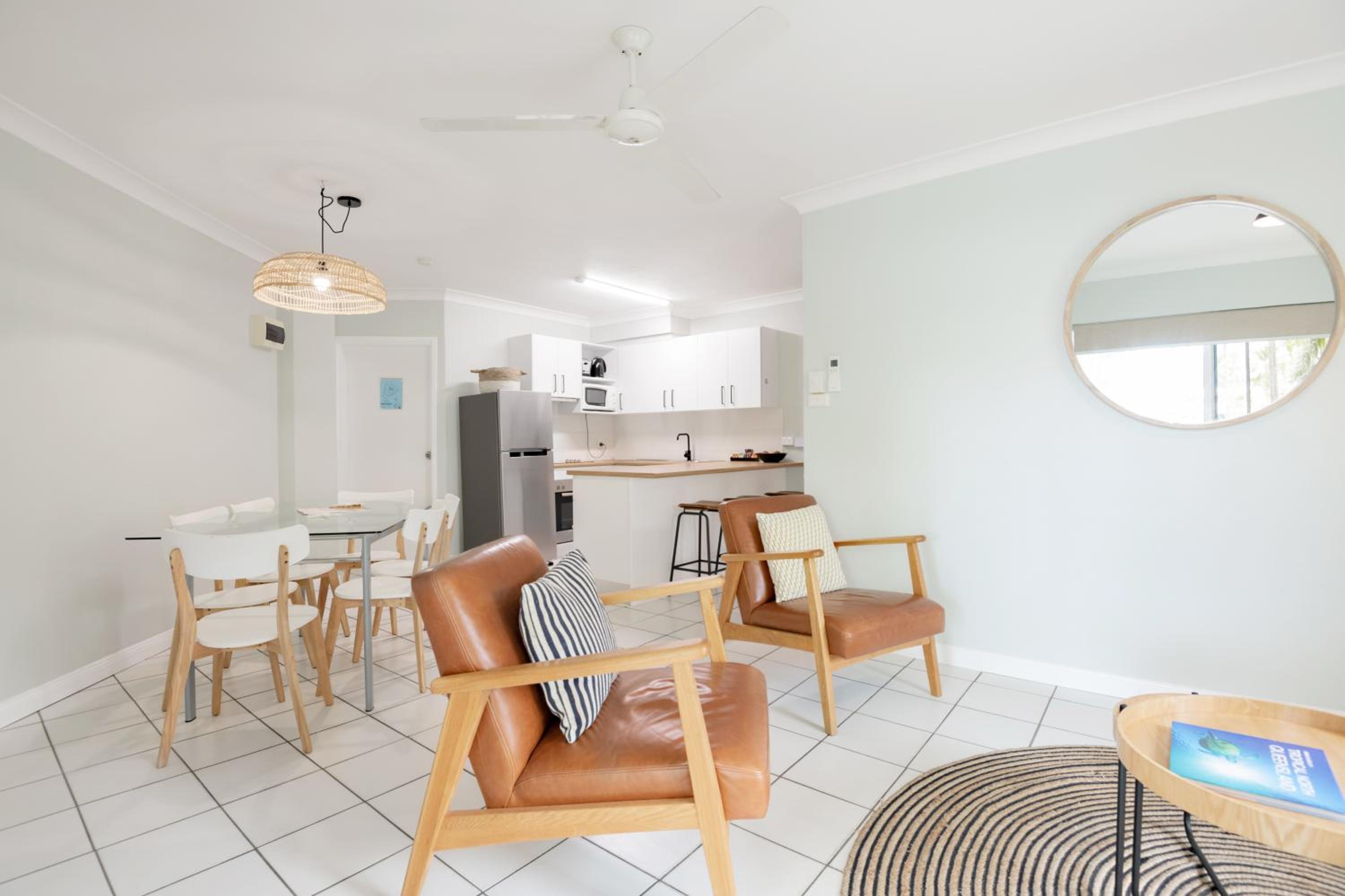 Two Bedroom, One Bathroom Apartment with Balcony/Patio photo 2