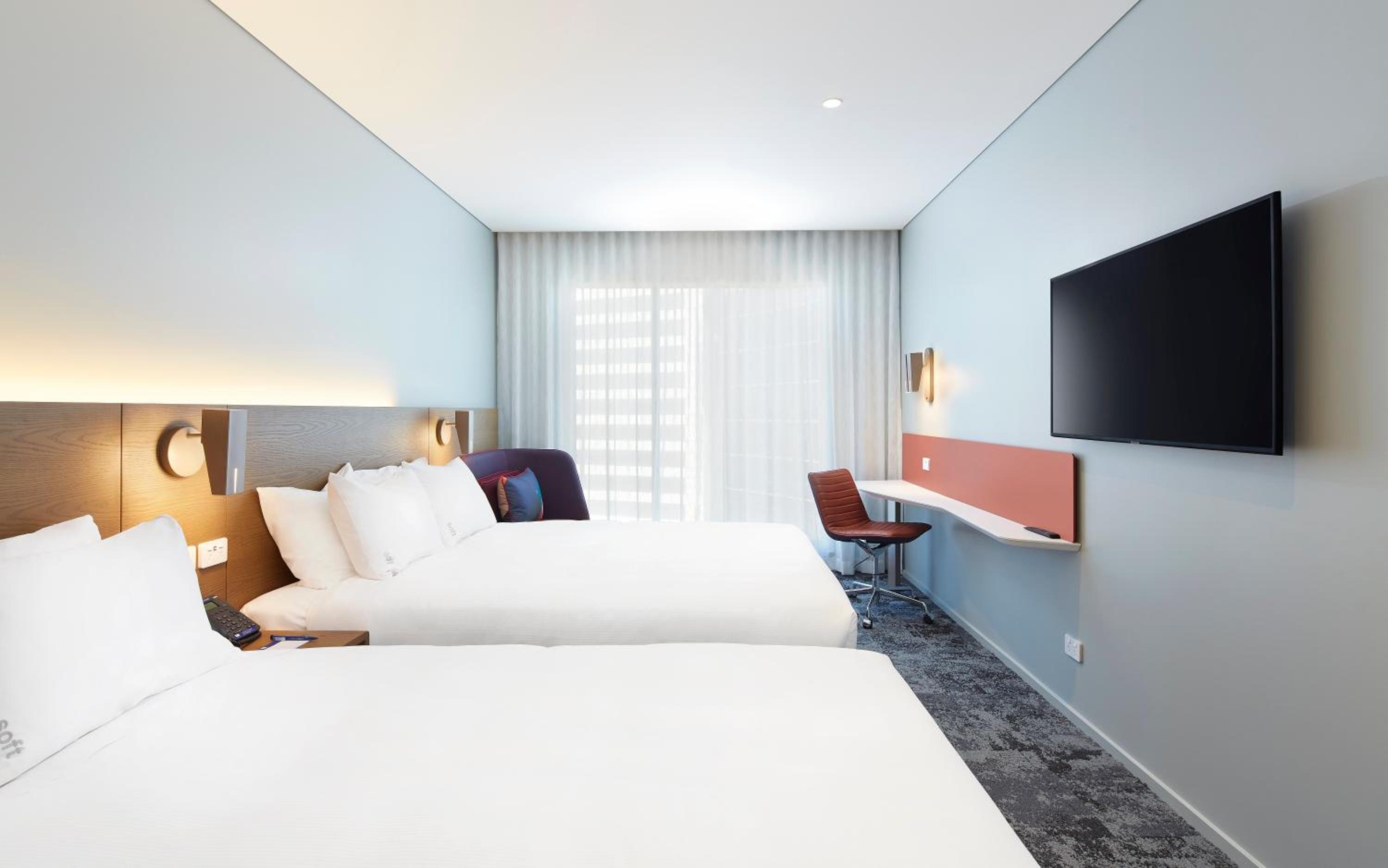 Standard Queen Room with Two Queen Beds - Free Breakfast thumbnail 6