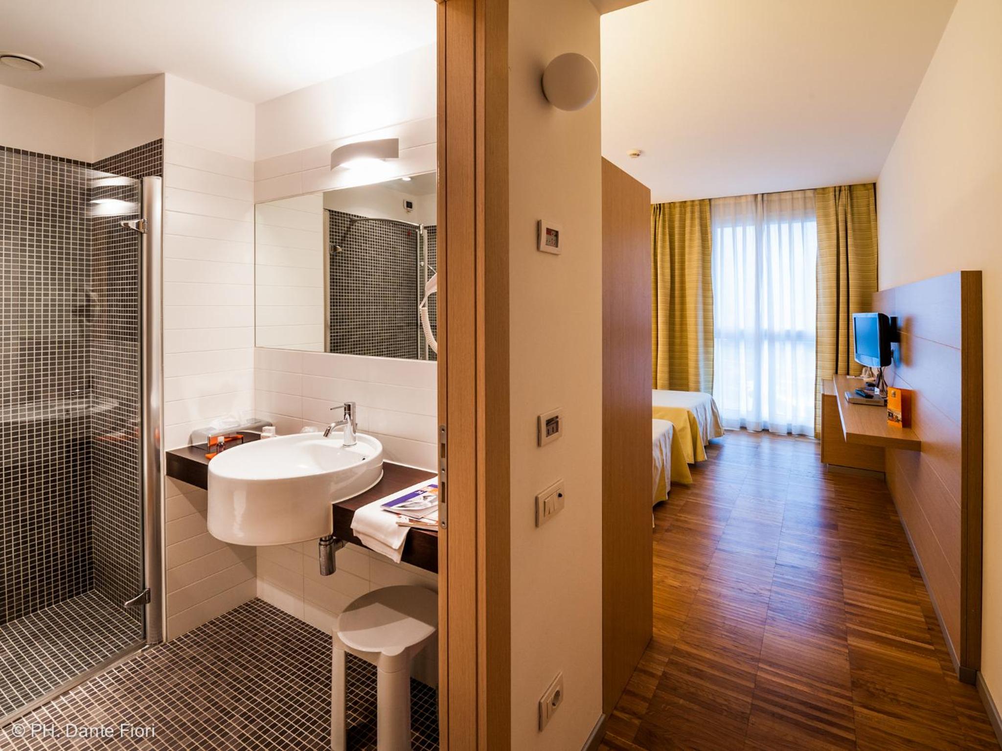 Twin Room - Photo 1