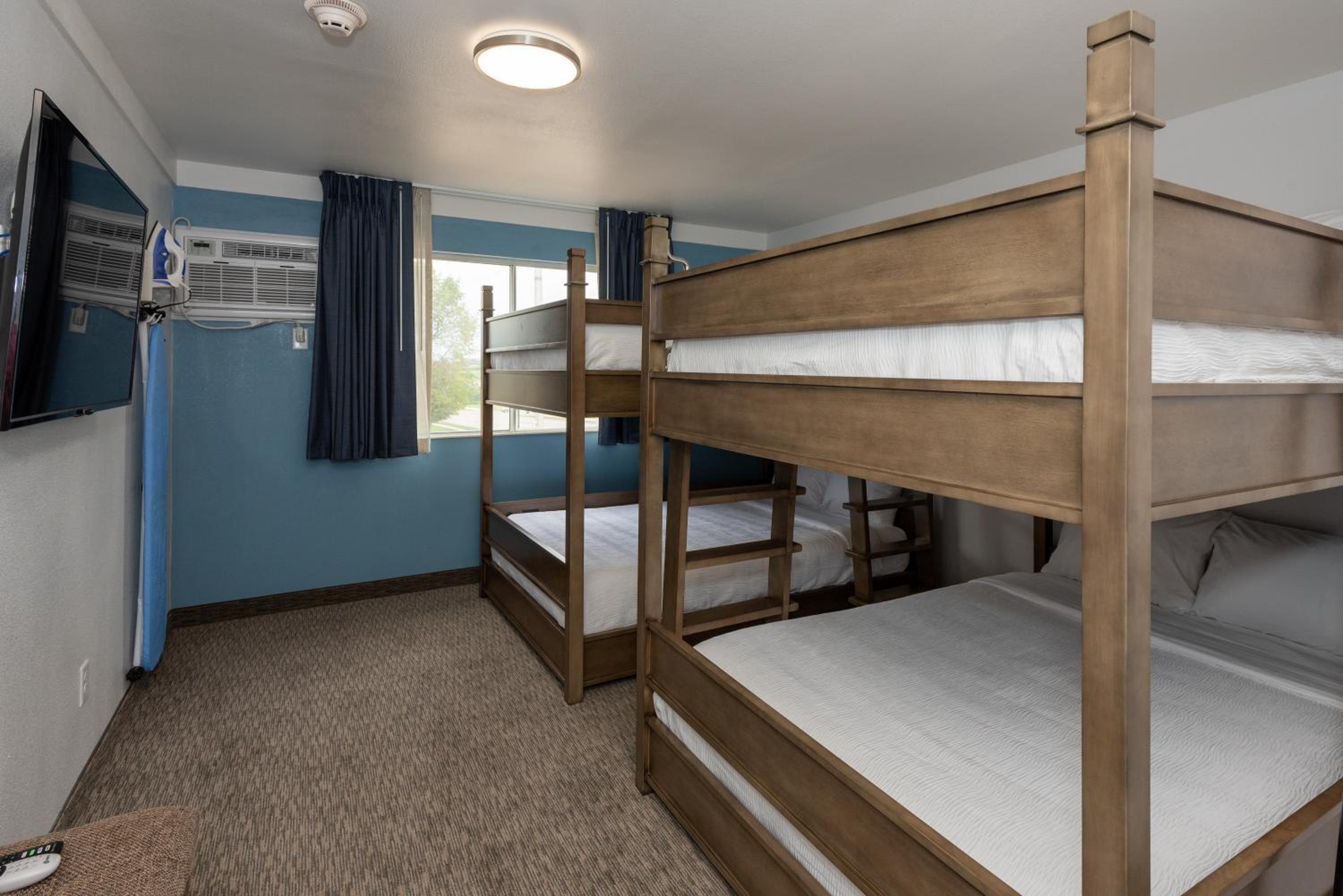 Deluxe King Suite