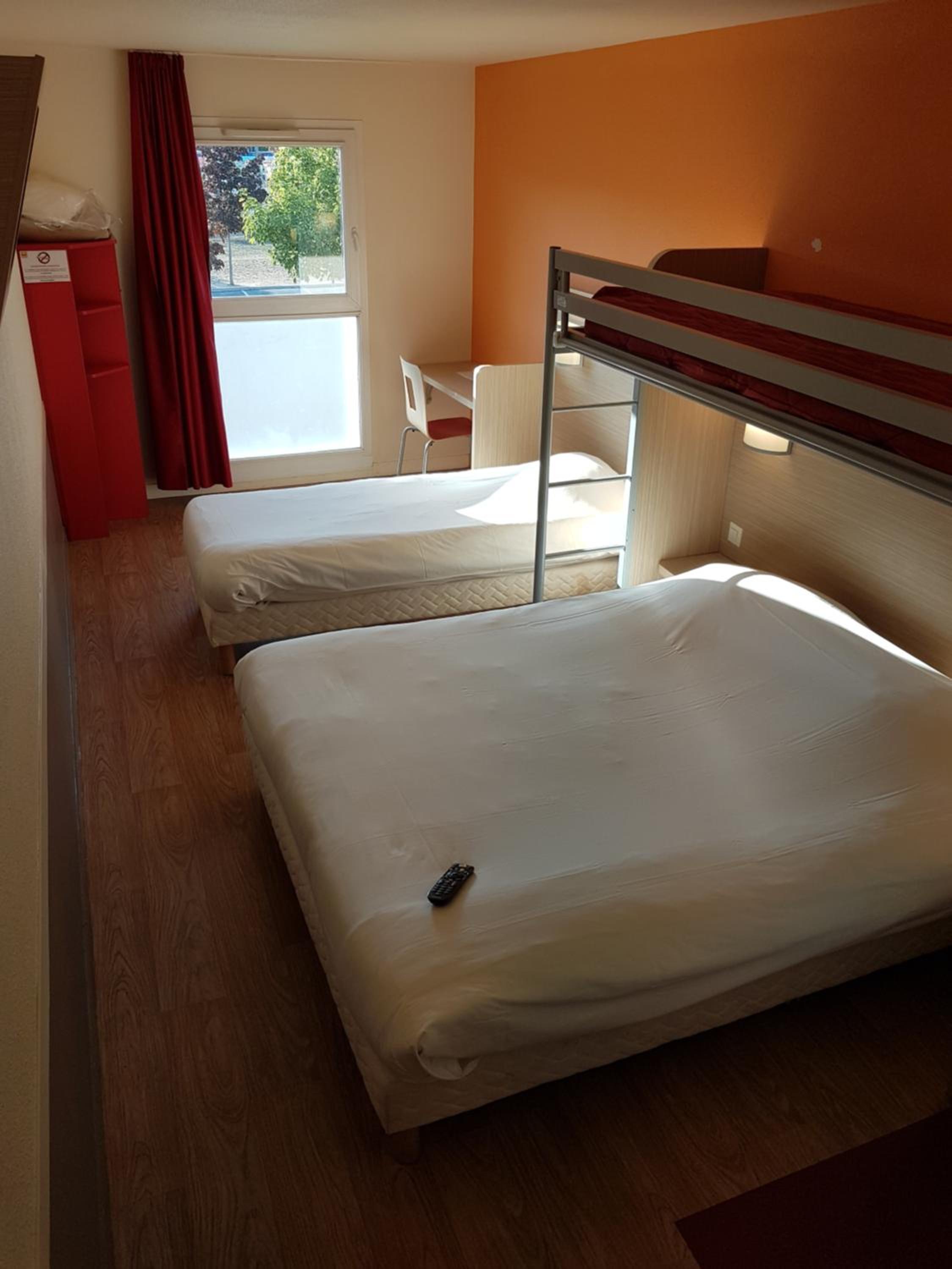 Quadruple Room with 1 Double Bed and 2 Single Beds