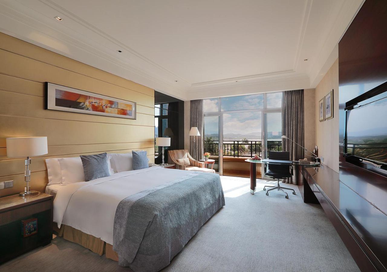 Deluxe River View King Room photo 2