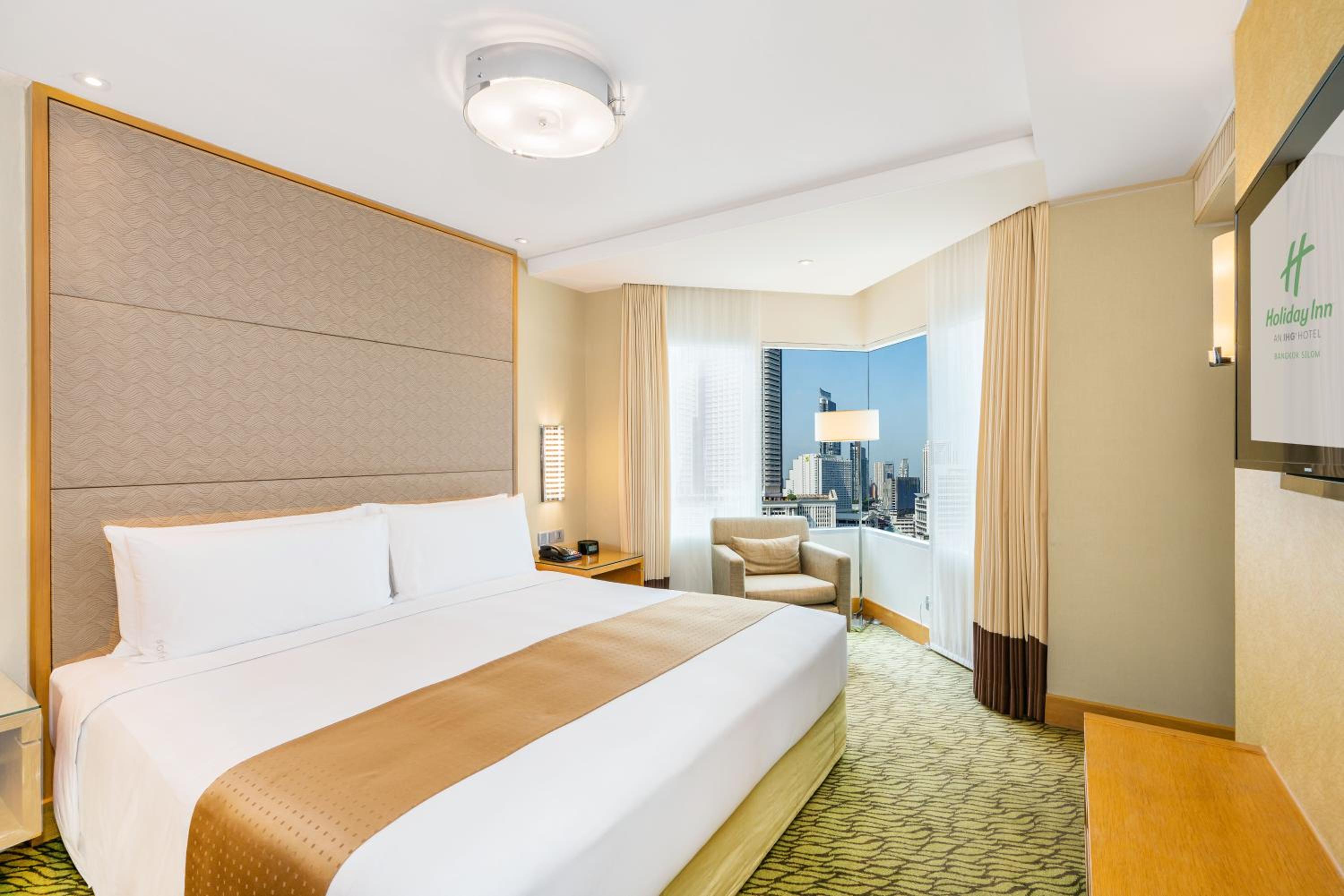 One-Bedroom Premium King Suite with City View