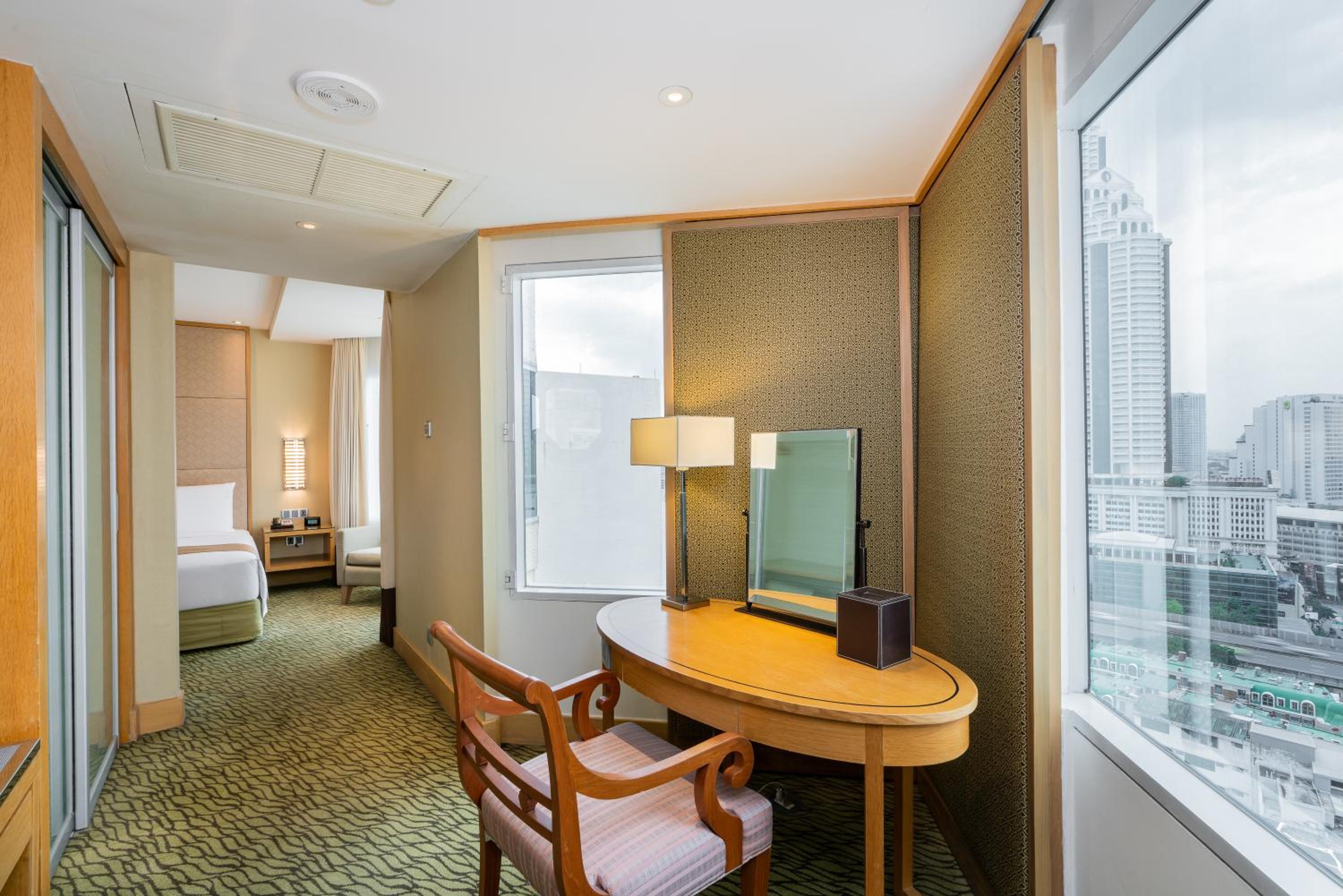 One-Bedroom Premium Suite with City View - Non-Smoking thumbnail 6