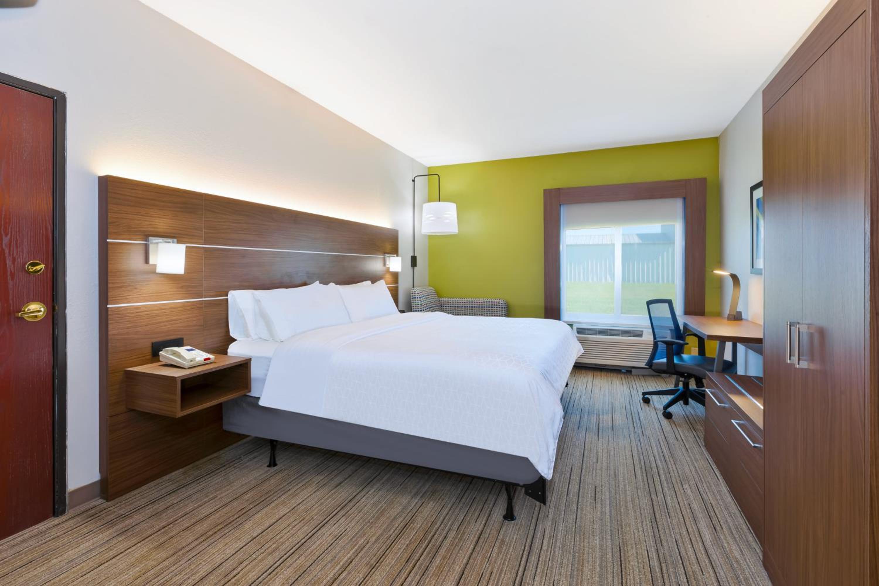 Standard King Room - Photo 2
