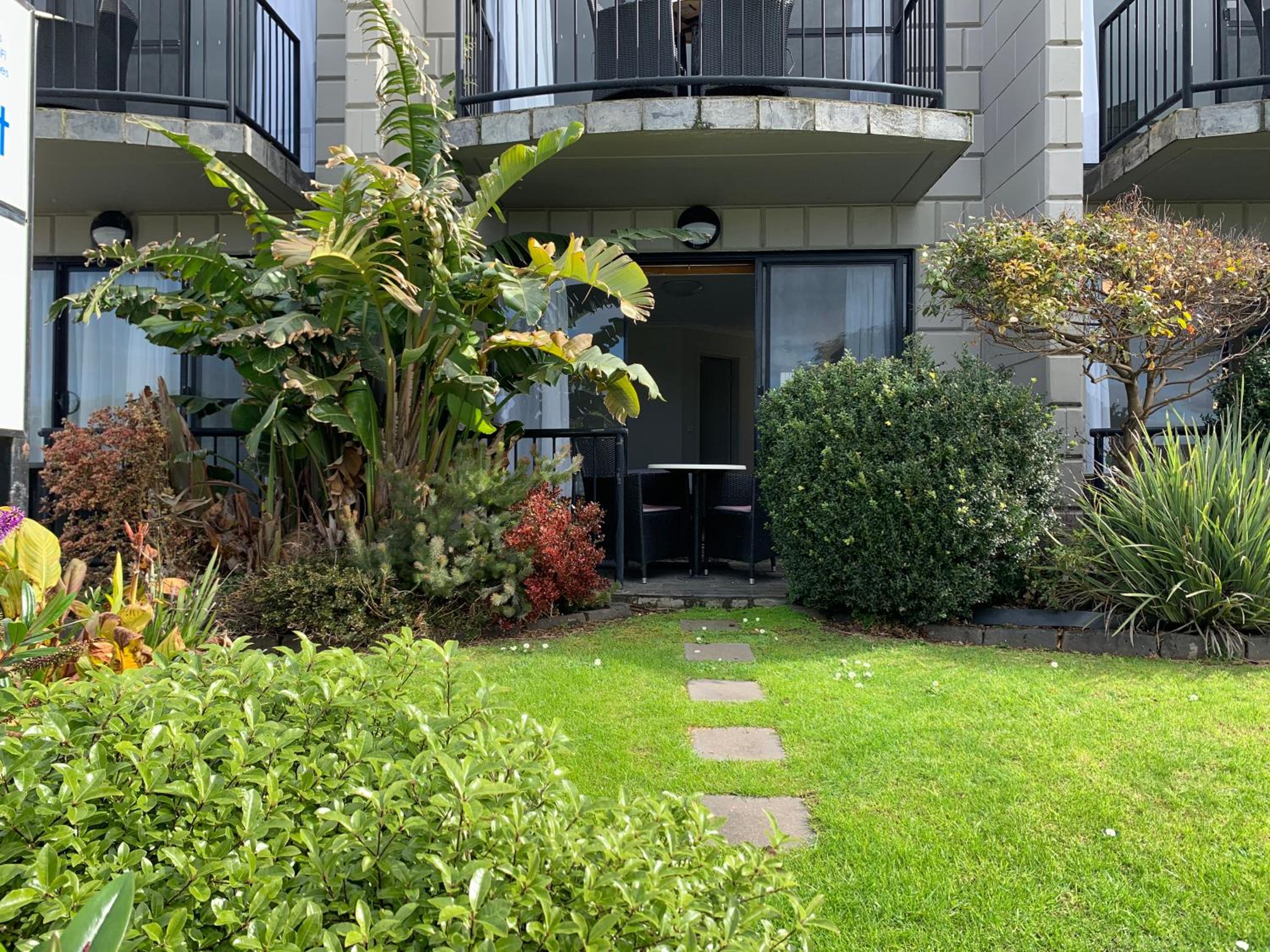 Garden View room with Spa Bath & Patio photo 3