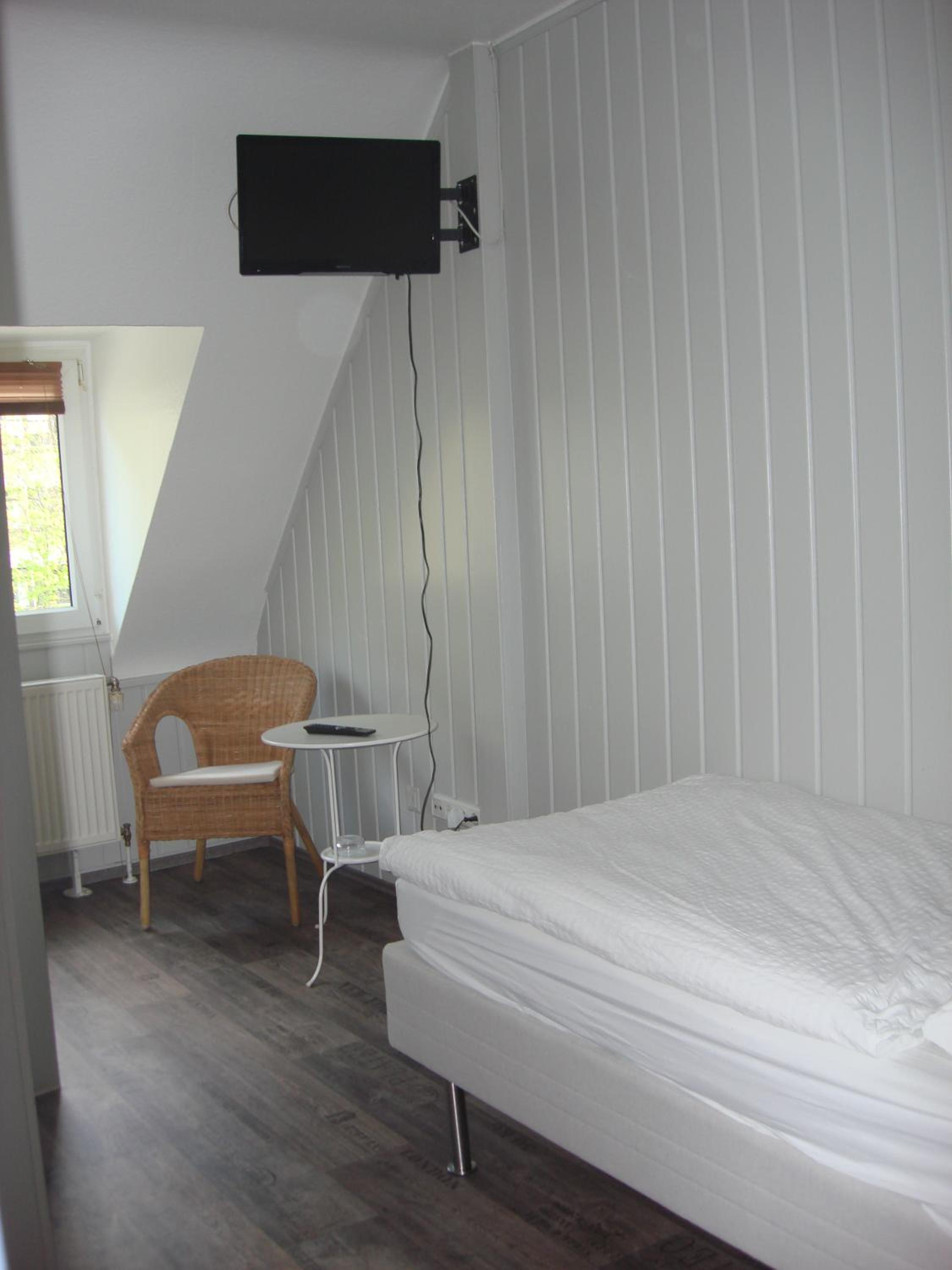 Single Room with Shared Bathroom photo 1