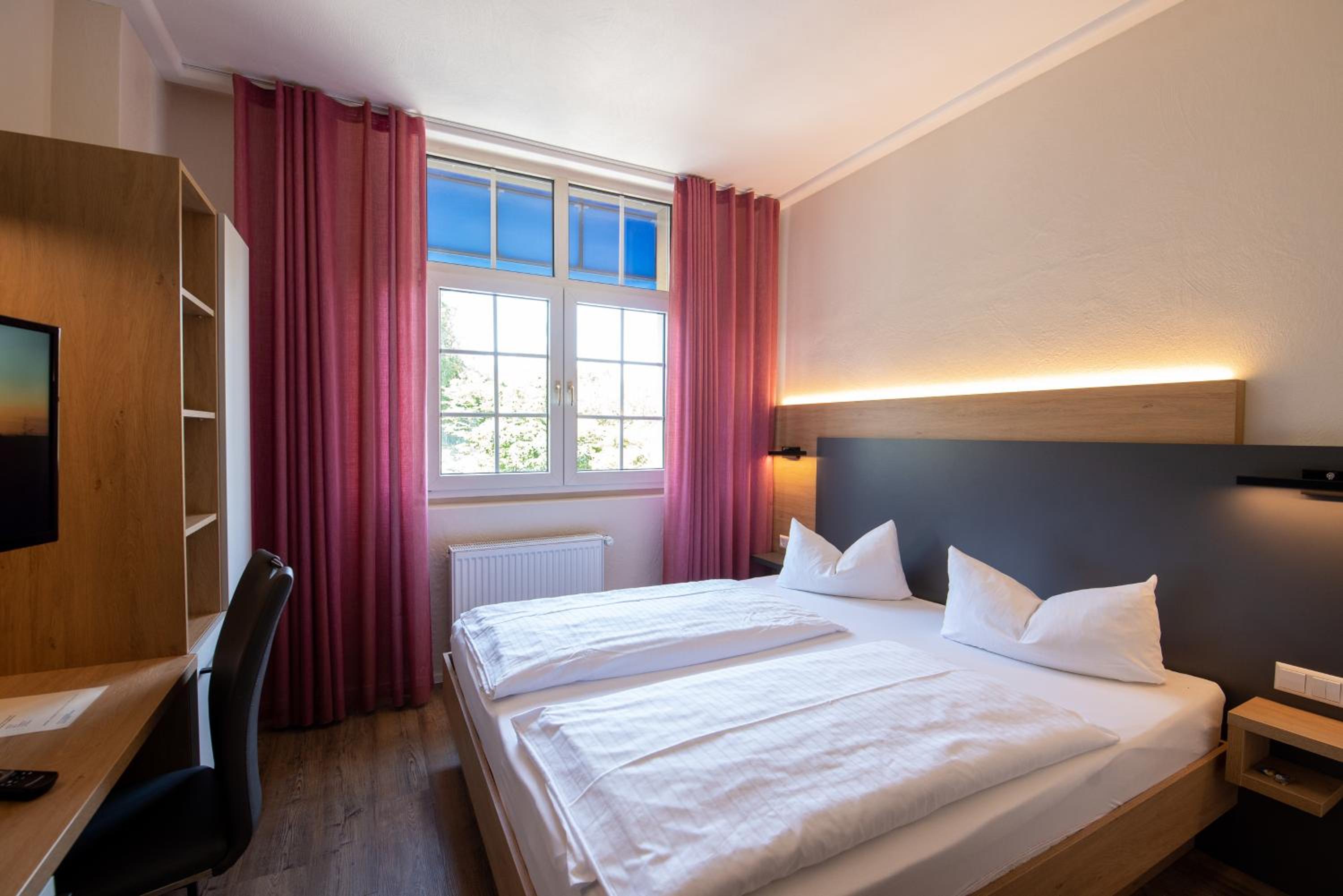 Double Room - Photo 7