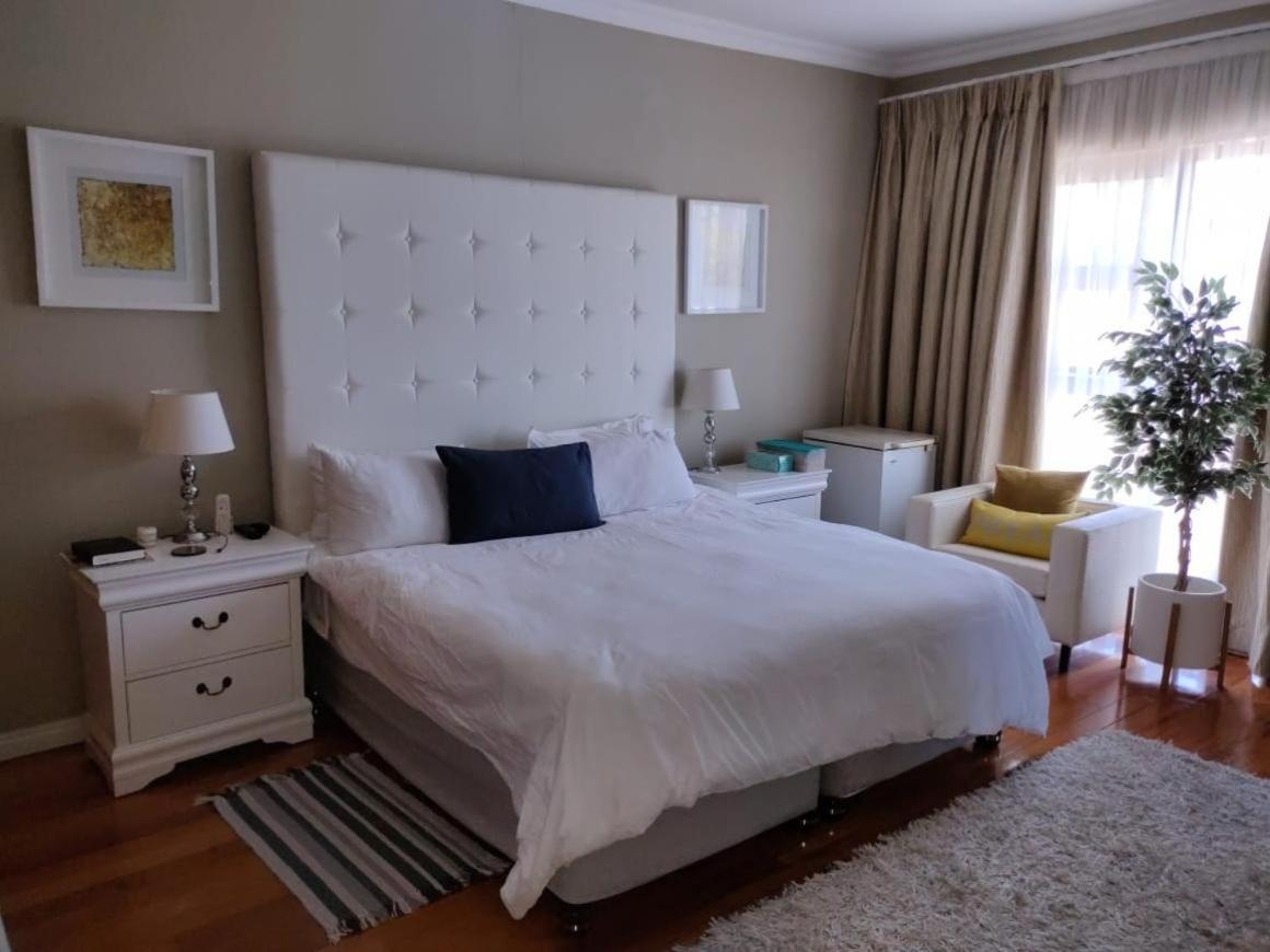 Superior King Room - Photo 2