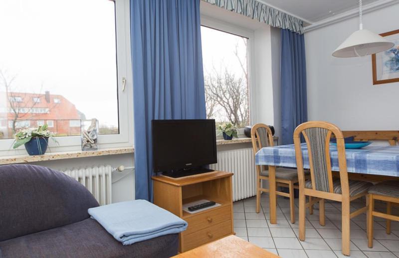 Apartment with Terrace photo 2