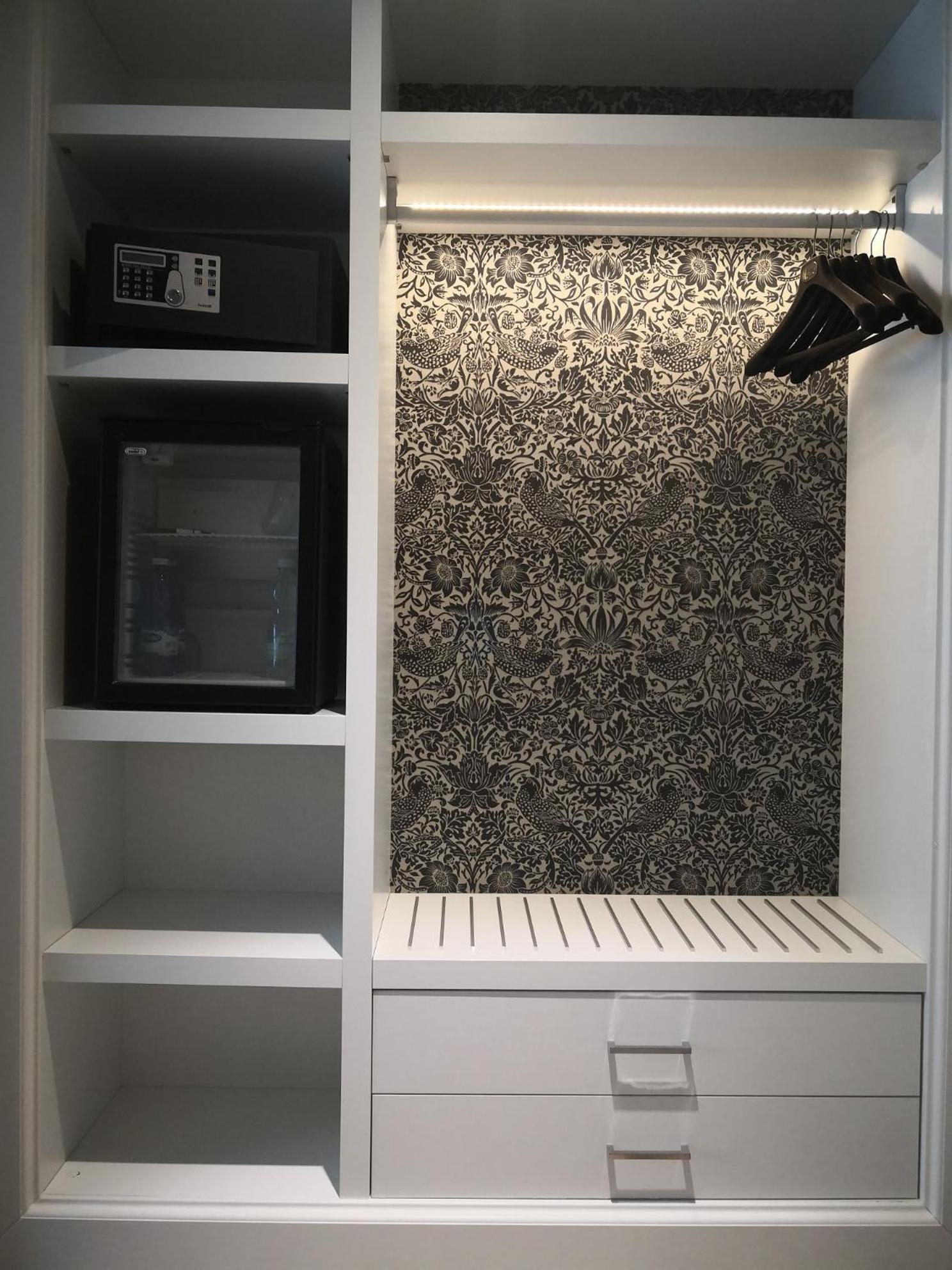 Double or Twin Room - Photo 9